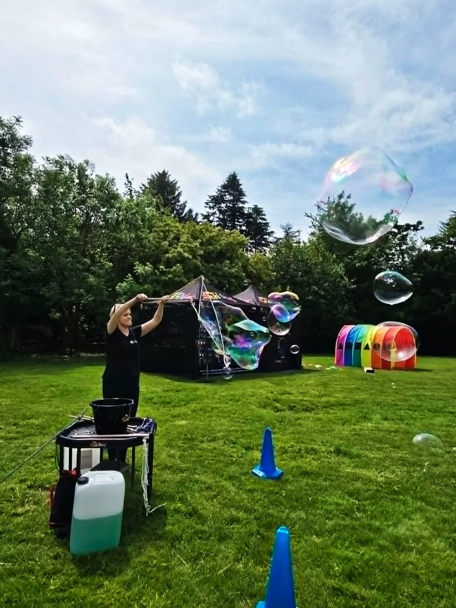Bubble Entertainer Giant Bubbles Cheshire Manchester Stockport