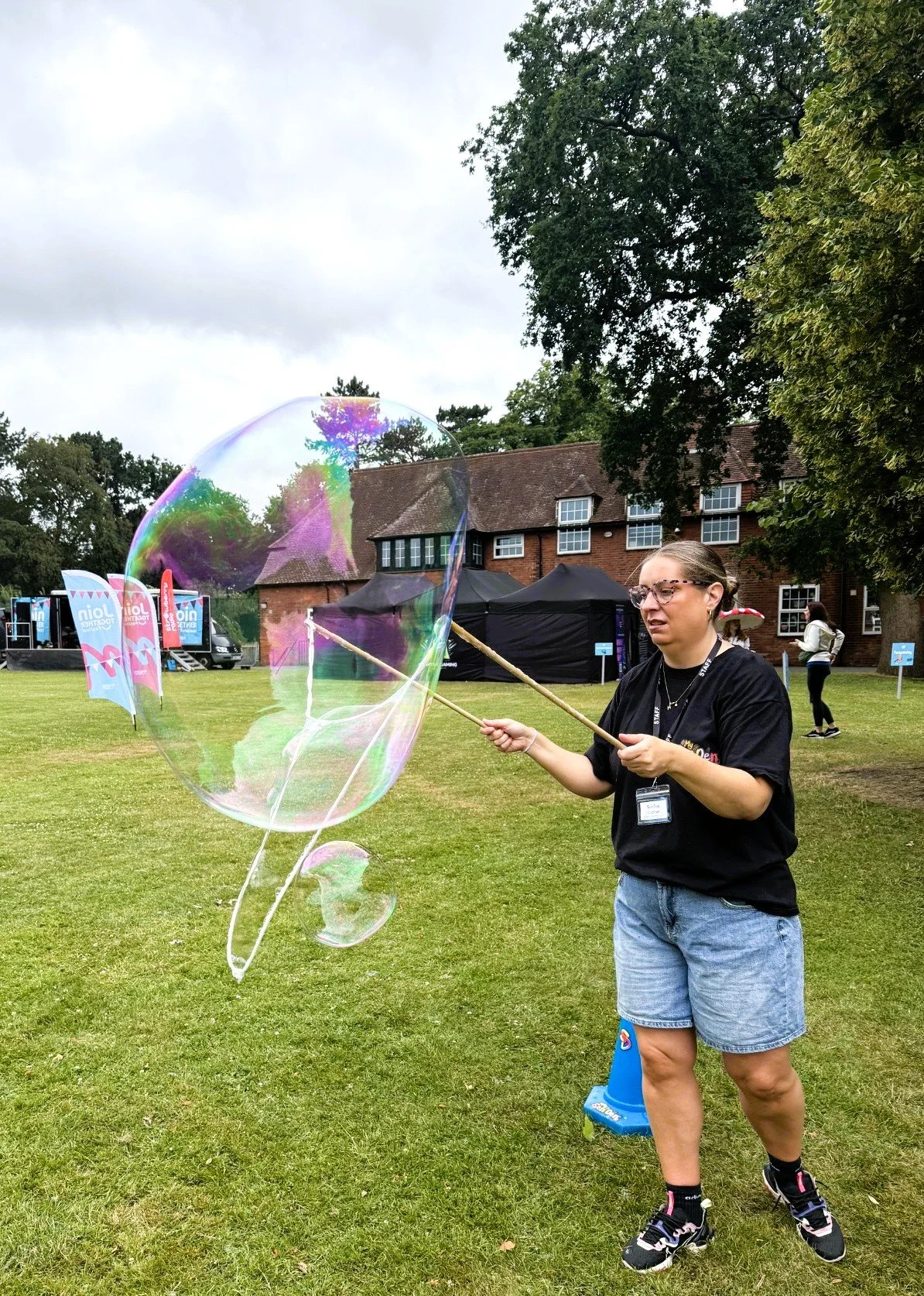 Bubble Entertainer Manchester Stockport Cheshire Giant Bubbles Bubbles for Events