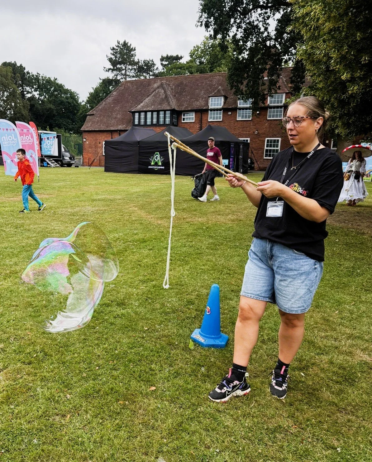 Bubble Entertainer Manchester Stockport Cheshire Giant Bubbles Bubbles for Events