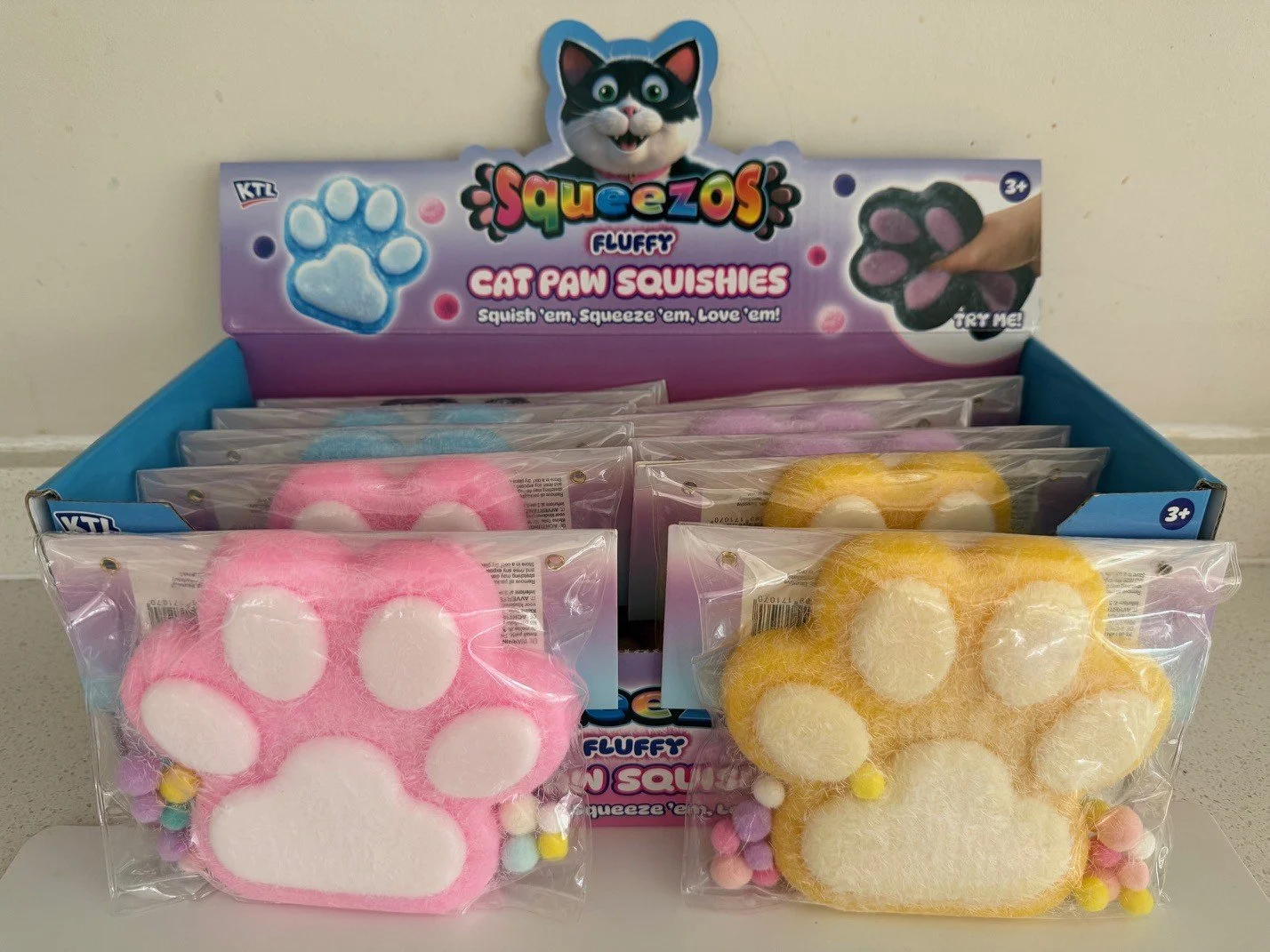 Taba Feel Large Fluffy Cats Paw With Glitter & Bobbles