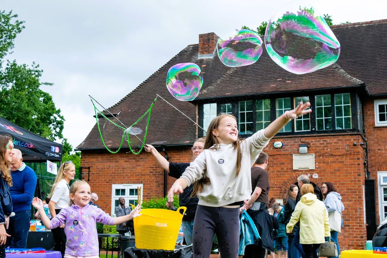 Bubble Entertainers Cheshire Stockport Manchester