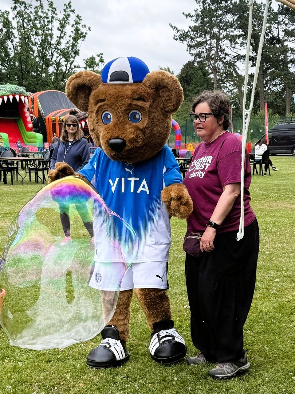 Bubble Entertainer Manchester Stockport Cheshire Giant Bubbles Bubbles for Events