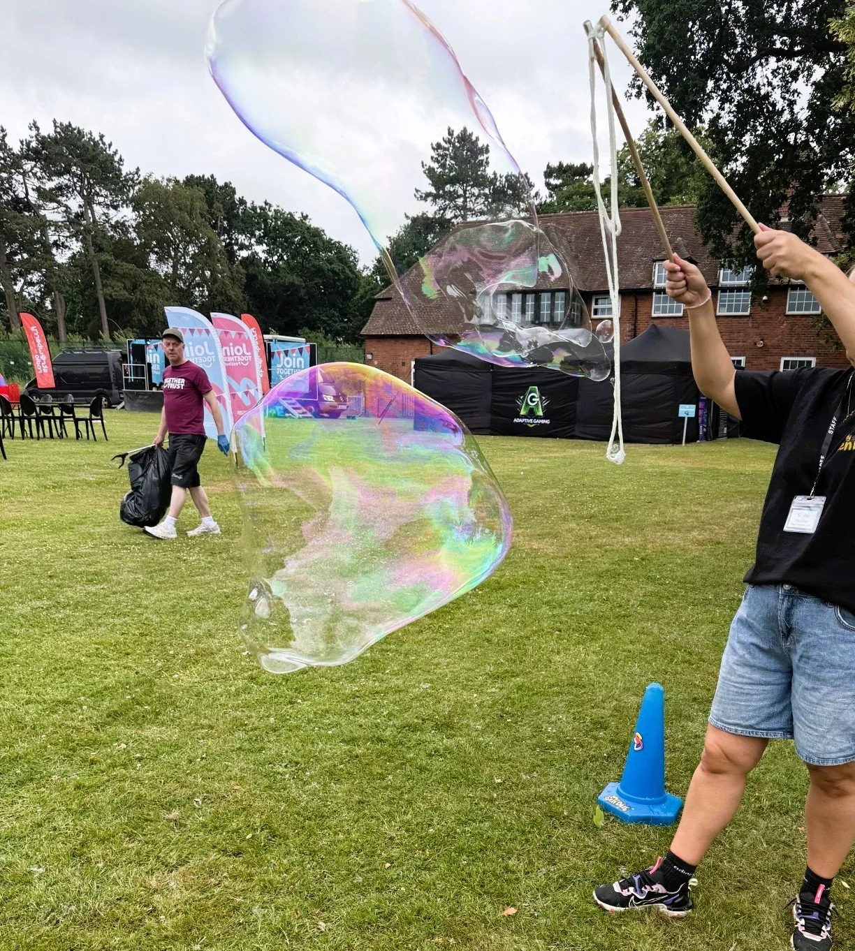 Bubble Entertainer Manchester Stockport Cheshire Giant Bubbles Bubbles for Events
