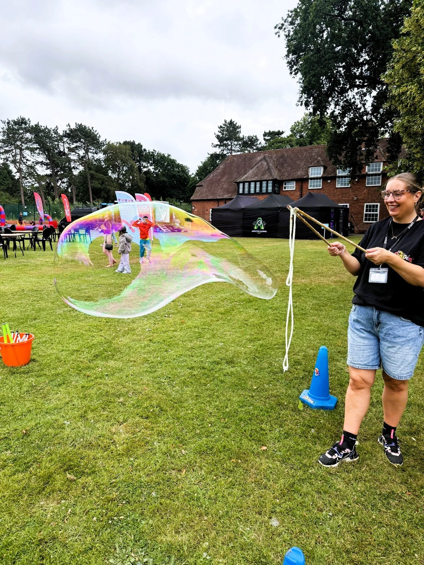 Bubble Entertainer Manchester Stockport Cheshire Giant Bubbles Bubbles for Events