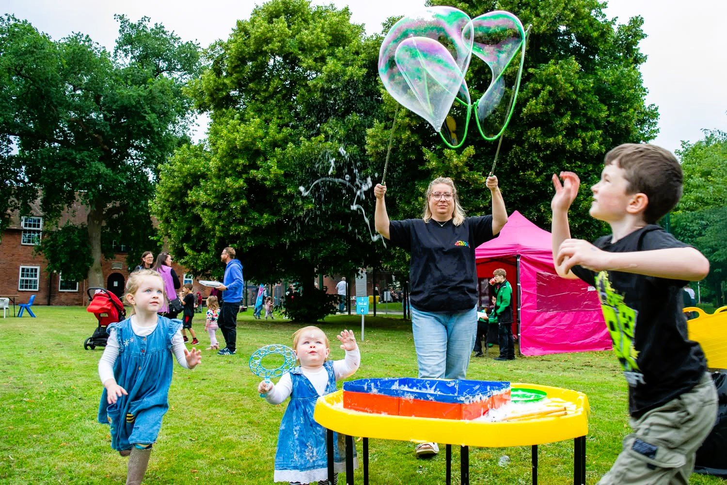 Bubble Entertainers Cheshire Stockport Manchester