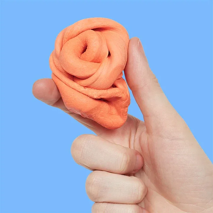 speks-blur-fidget-toy-clementine-hand.webp