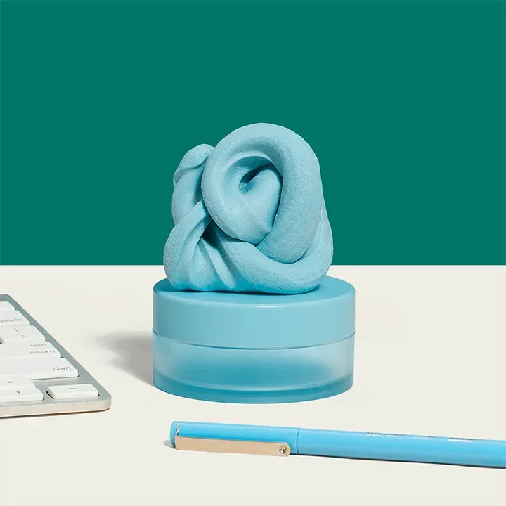 speks-blur-fidget-toy-lagoon-desk.webp