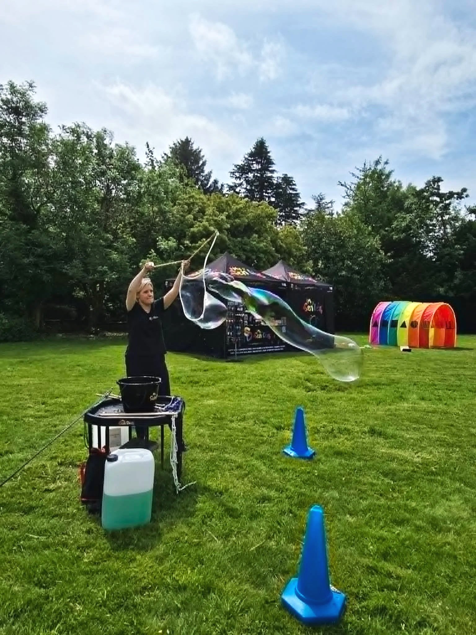 Bubble Entertainer Giant Bubbles Cheshire Manchester Stockport