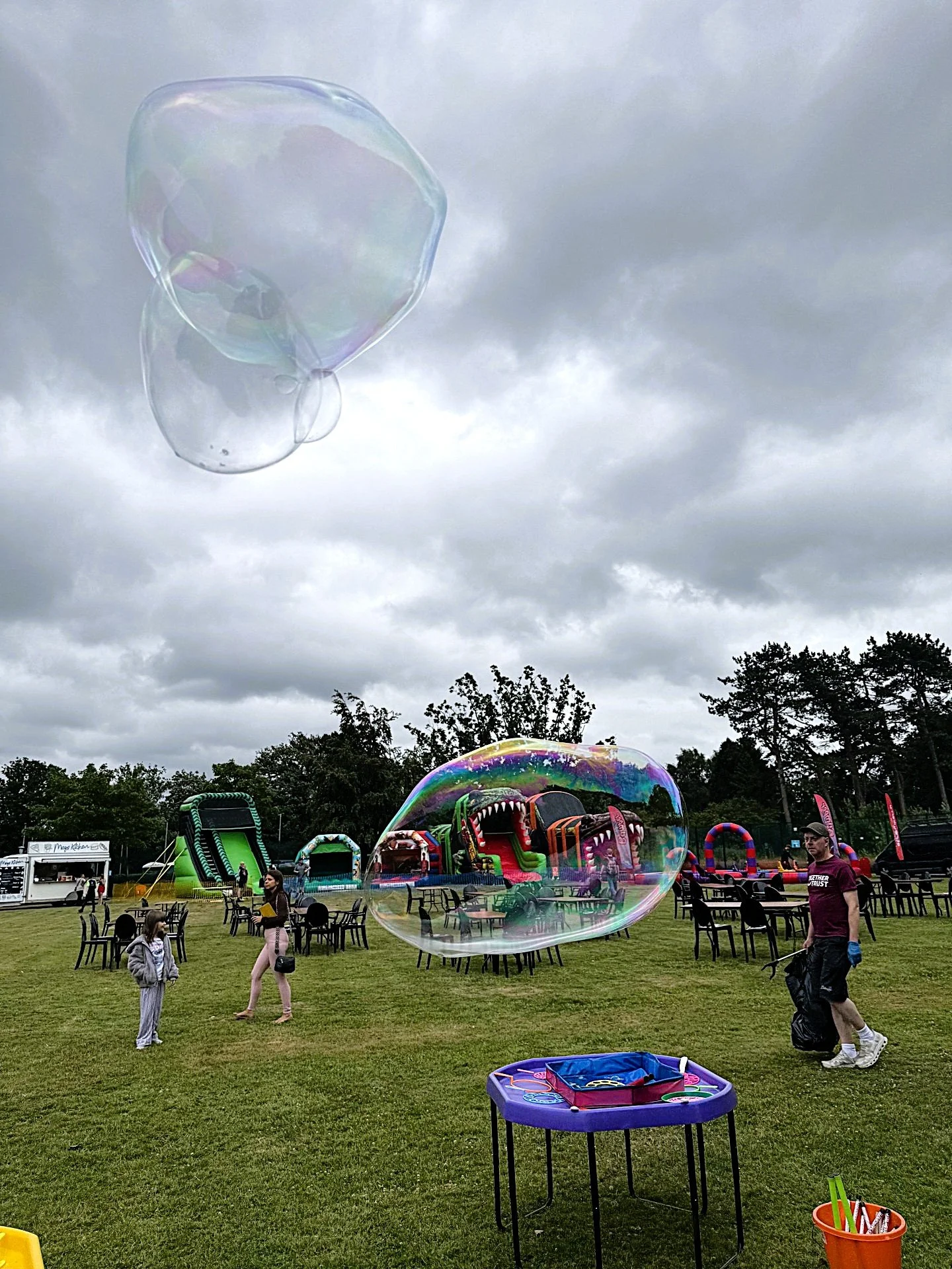 Bubble Entertainer Manchester Stockport Cheshire Giant Bubbles Bubbles for Events