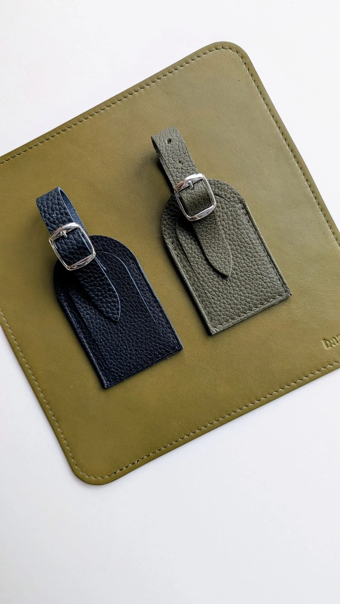 tag bagage cuir noir kaki.jpeg
