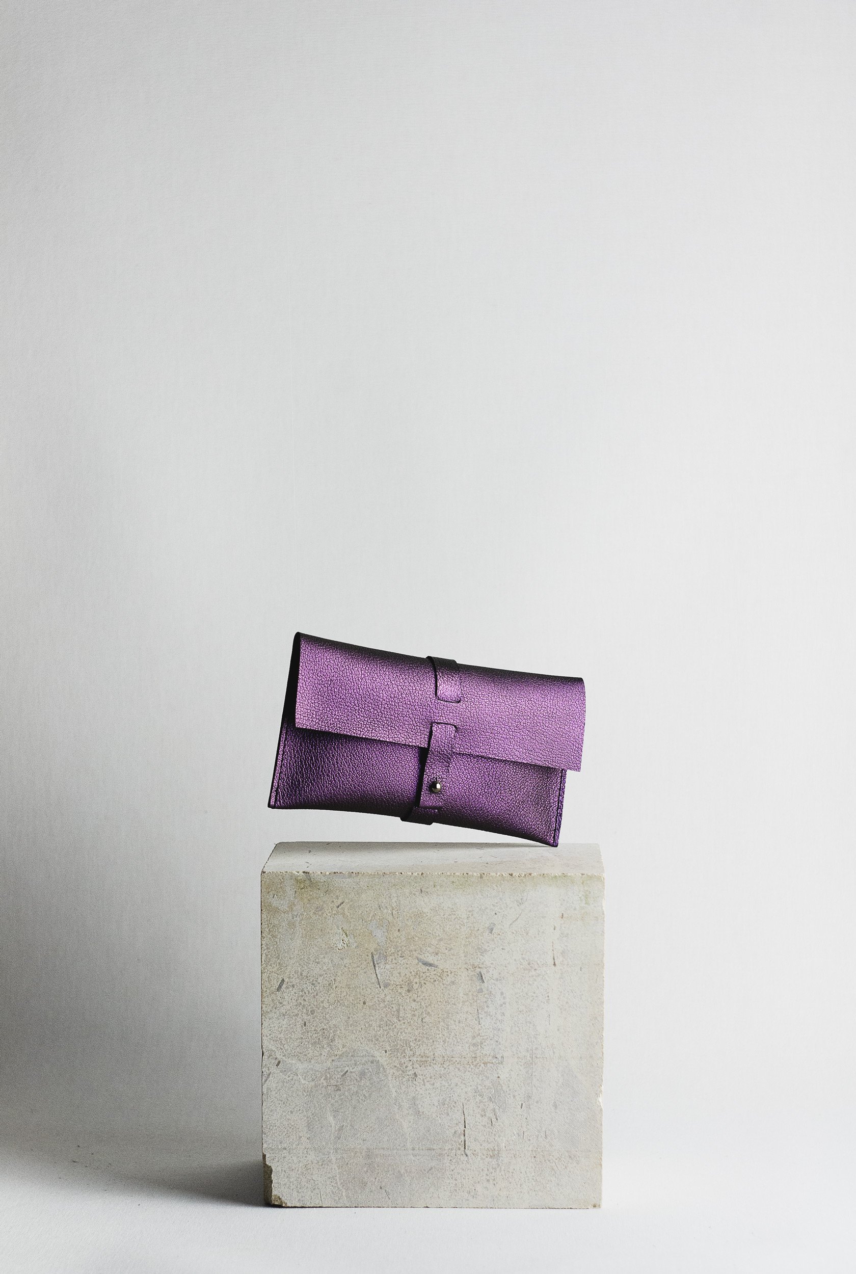 POCHETTE-ACID-VIOLET-FRONT.jpg