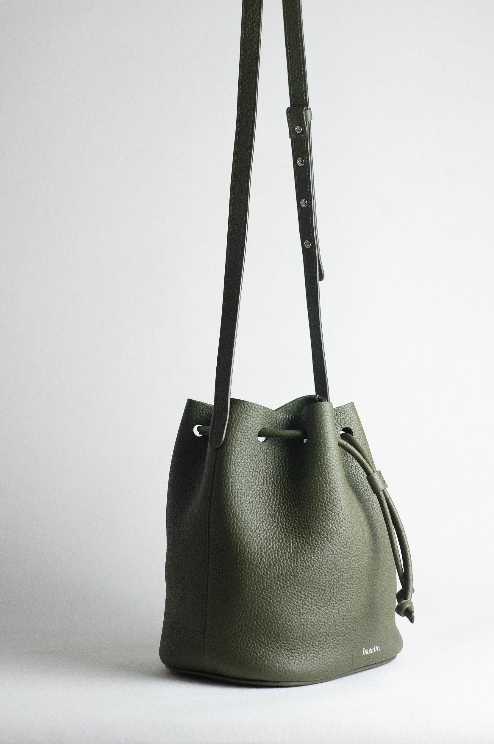 sac seau en cuir de taurillon kaki