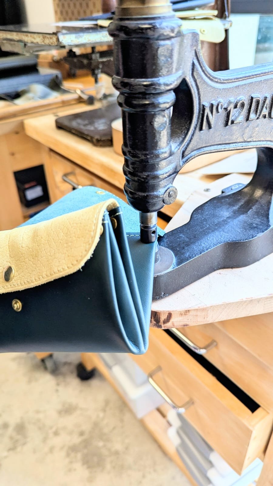 presse riveter cuir.jpg