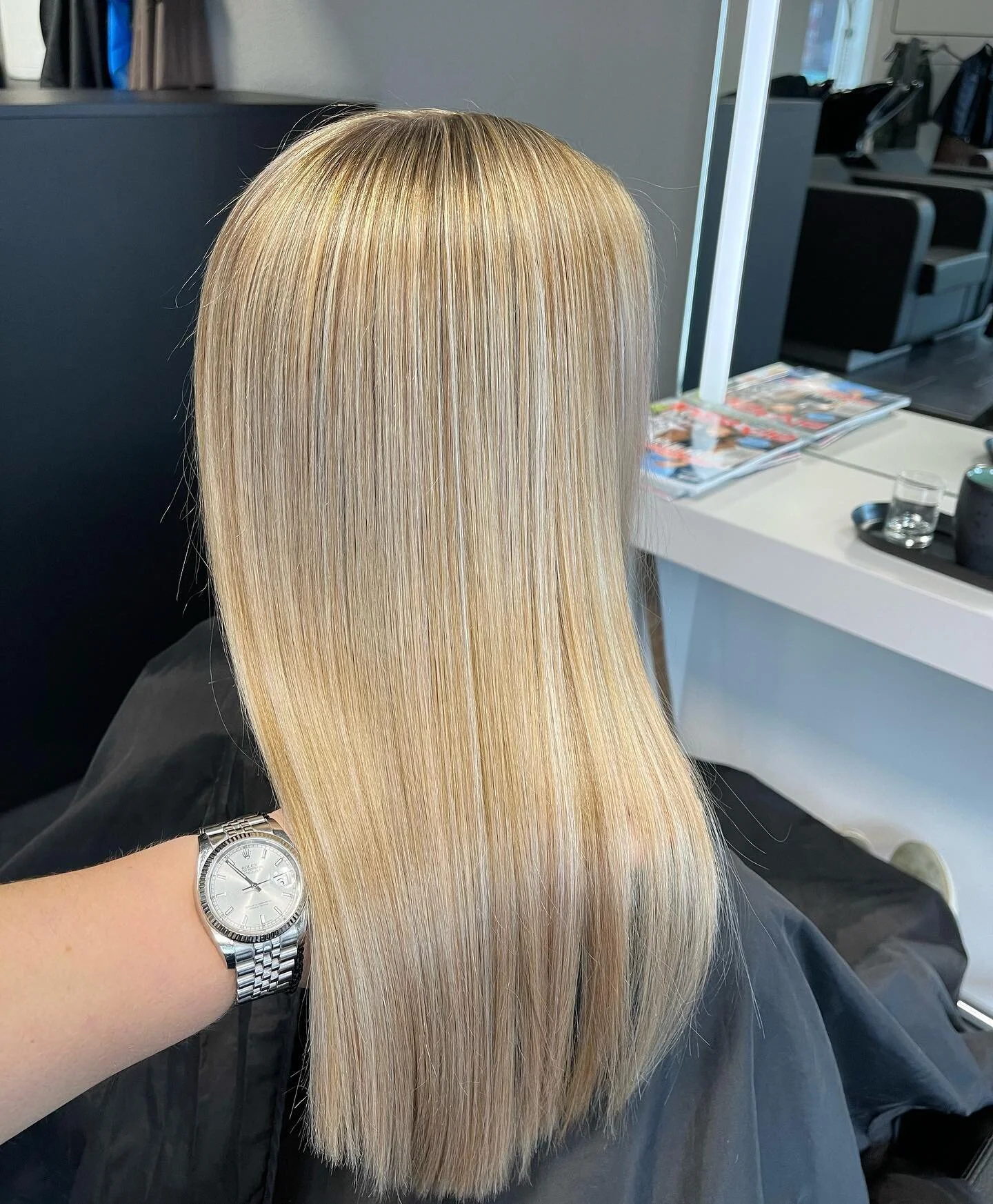 fashion lights  L-44 , lowlights 7-55 🥂🫶🏽 #highlights #classic #blondhair #babyhighlights #schwarzkopfpro #schwarzkopfprofessional #switzerland #solothurn #olten #schnittwinkel #f&uuml;rdich 🖤