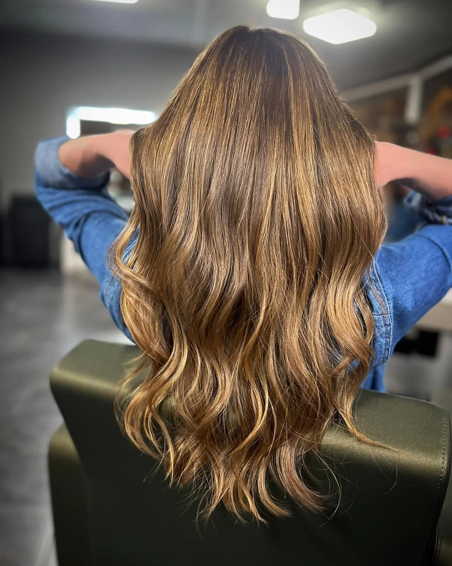 #warmbrown #balayage #highlights #igoraroyal #toner #schwarzkopfprofessional #schwarzkopfpro #switzerland #solothurn #olten #schnittwinkel #f&uuml;rdich 🖤
