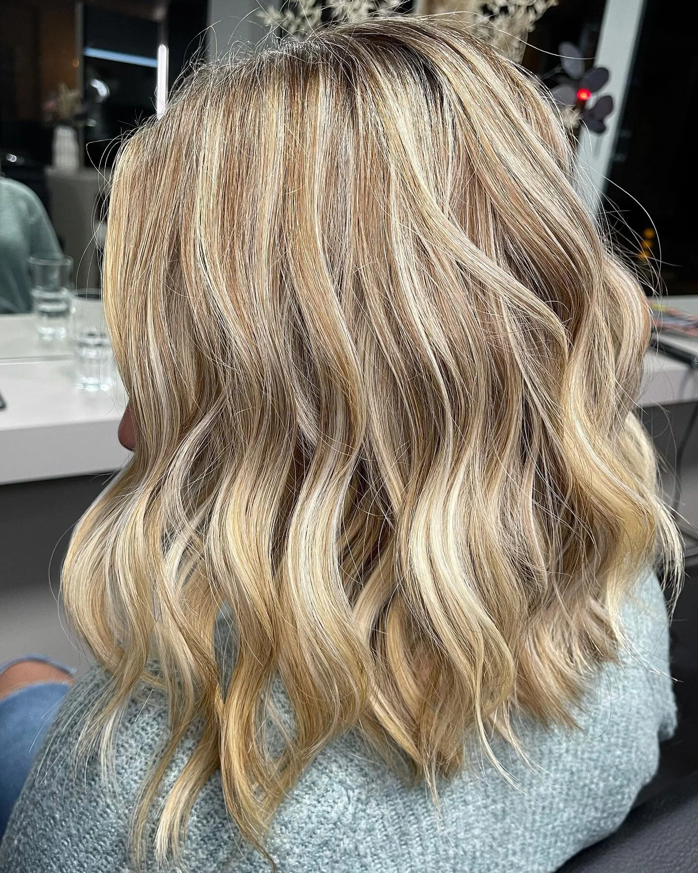 ✨ #blondme #toner #schwarzkopfprofessional #schwarzkopfpro #switzerland #solothurn #olten #schnittwinkel #f&uuml;rdich 🖤