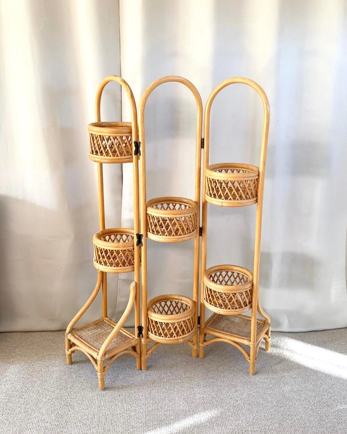 &mdash;&mdash;&mdash; SOLD &mdash;&mdash;&mdash;
1970&rsquo;s Bamboo Folding Plant Stand - 6 Pot Holder. Excellent condition.

Height: 145cm
Width (extended): 111cm
Width (closed): 55cm
Depth: 31cm
Plant Holder Diameter: 21cm

Link in bio for more de