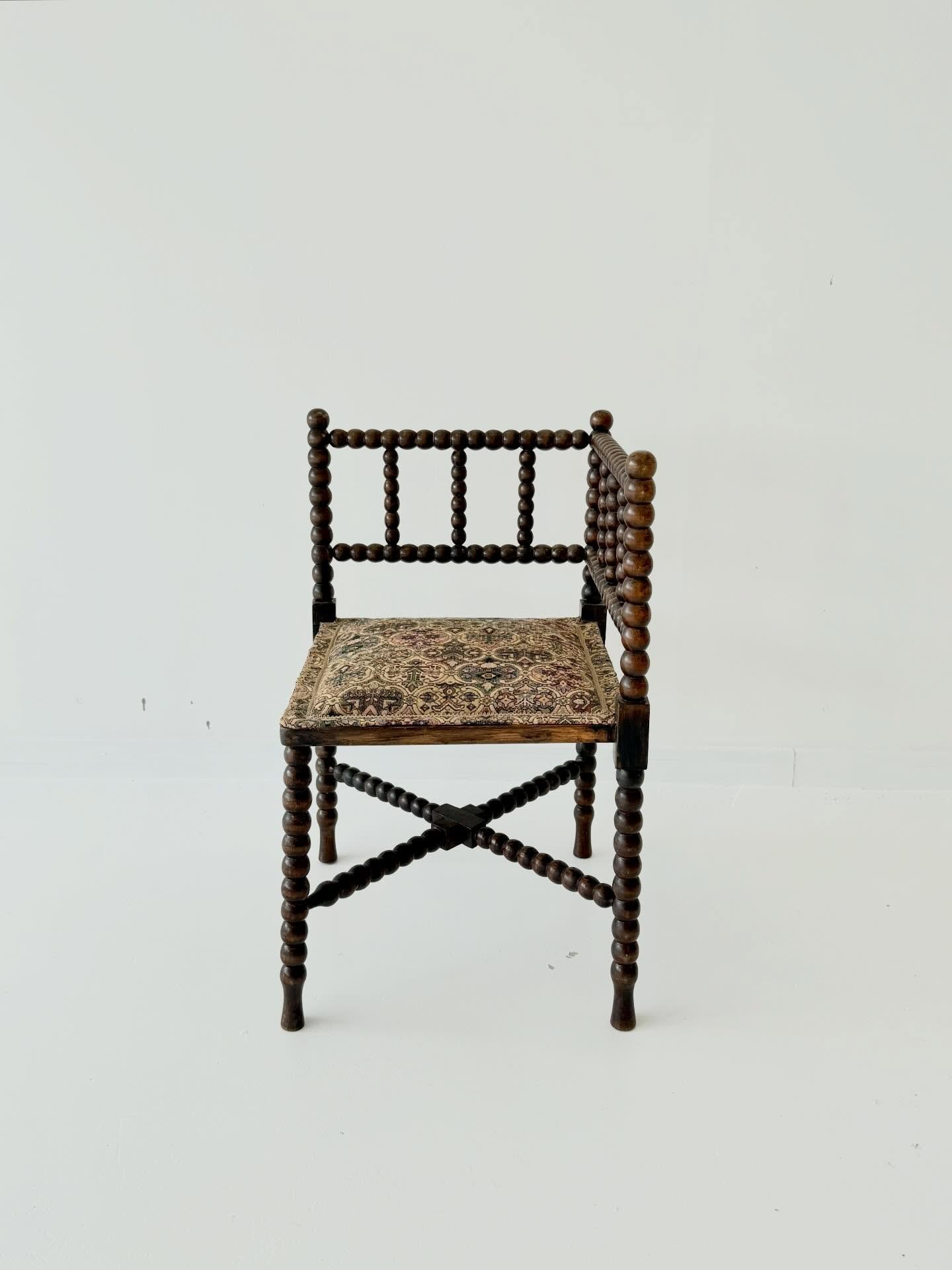 &mdash;&mdash; NOW ONLINE &mdash;&mdash;

Antique French Bobbin Corner Chair circa 20th Century

W: 43cm x H: 66cm x D: 43cm

More details on my site or DM to purchase.

#bobbinchair #antiquesforsale #antiquedealersofinstagram #vintageforsaleuk #vint