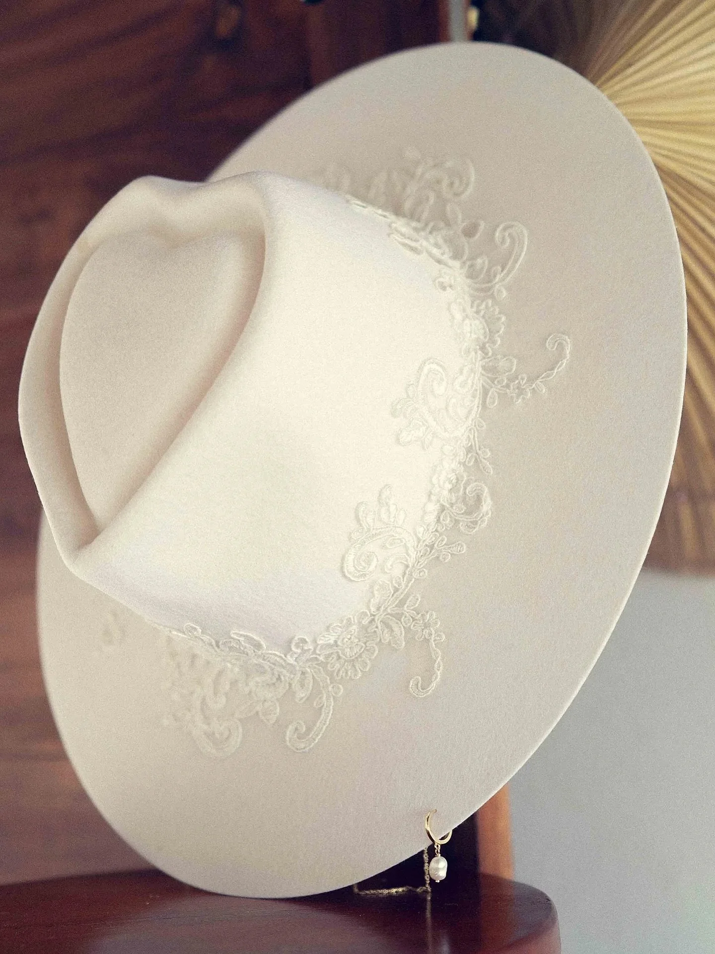 Our St Ives Fedora needs its own moment! The amount of people that stop and stare at this beauty in the store window should be studied, it really is an incredibly beautiful design 🦋 

#shadedthelabel #shadedfedora #shadedhat #bridalhat #bridalfedora
