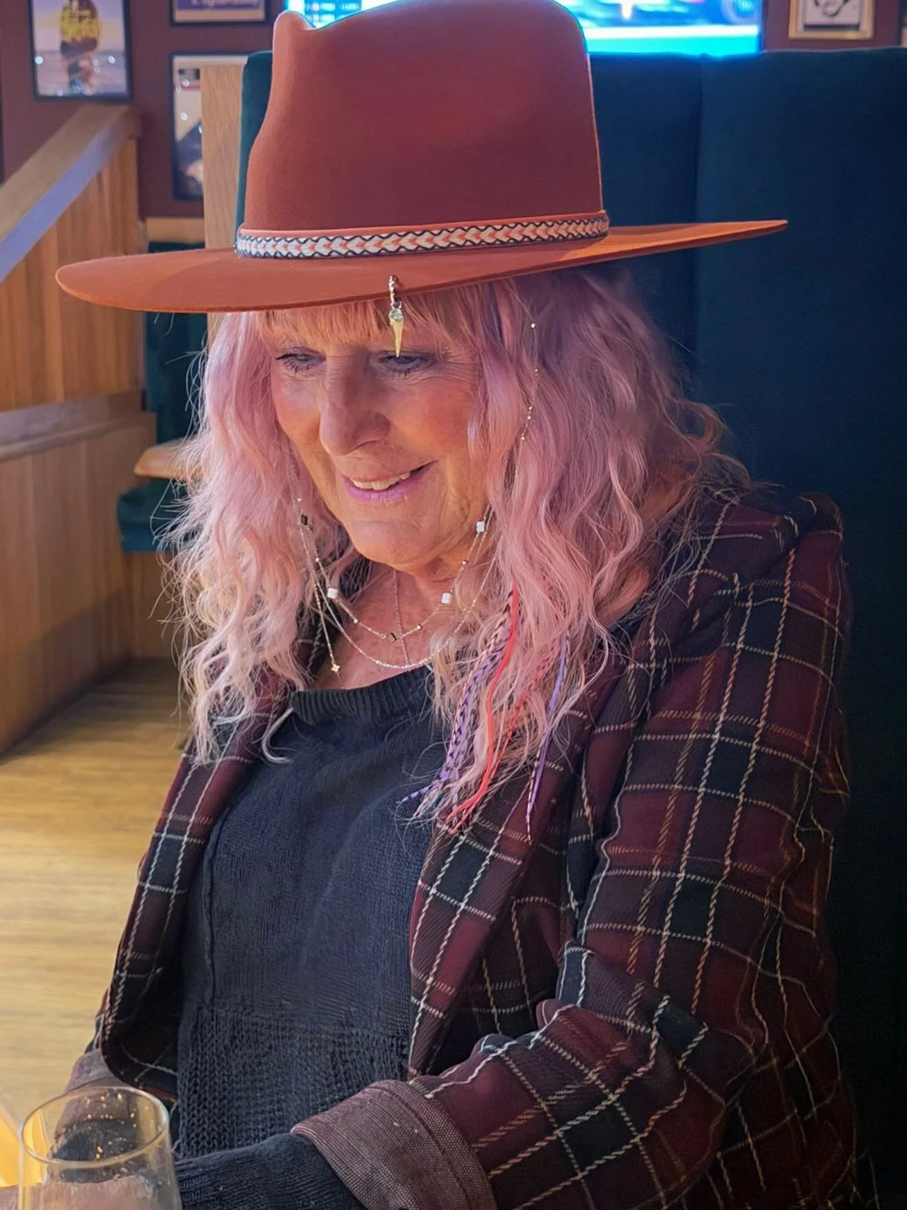 I love our customers! The Trebah Hat and Roisin Necklace look divine on Hilary, with all those rich orange tones against her gorgeous pink hair, she&rsquo;s a true western queen! 🏜️ 

#shadedthelabel #redfedora #fedorastyles #fedorafashion