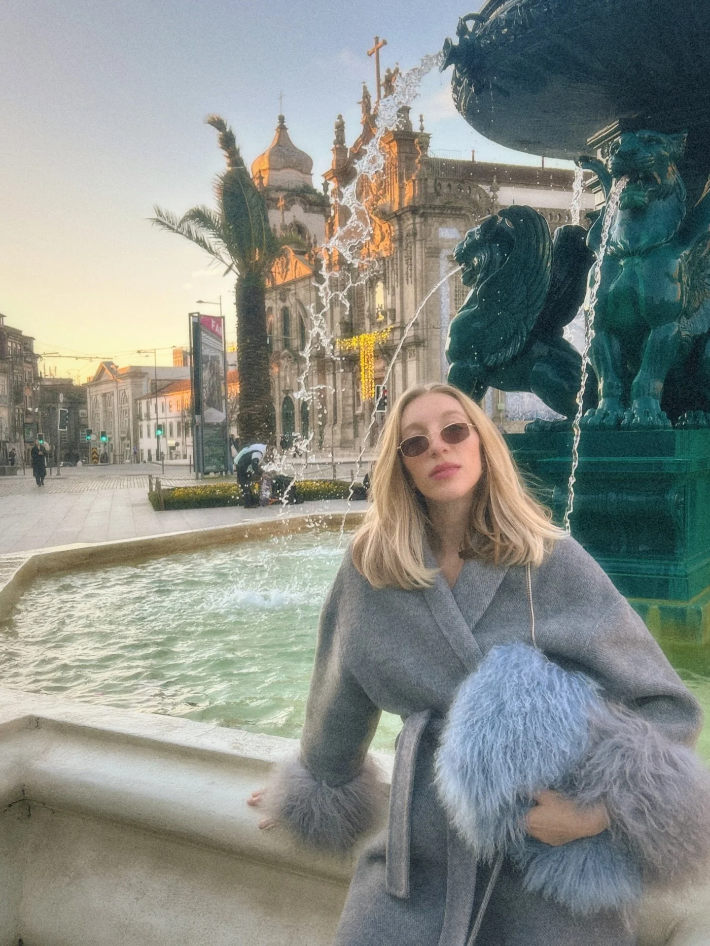 Happy Christmas my lovers!! I&rsquo;ve been spending the last week travelling down to Portugal and we&rsquo;ve reached Porto! The city of endless Port and Sardines it seems 👀 

Here I am wearing our gorgeous Perran Coat in Grey, along with a totally