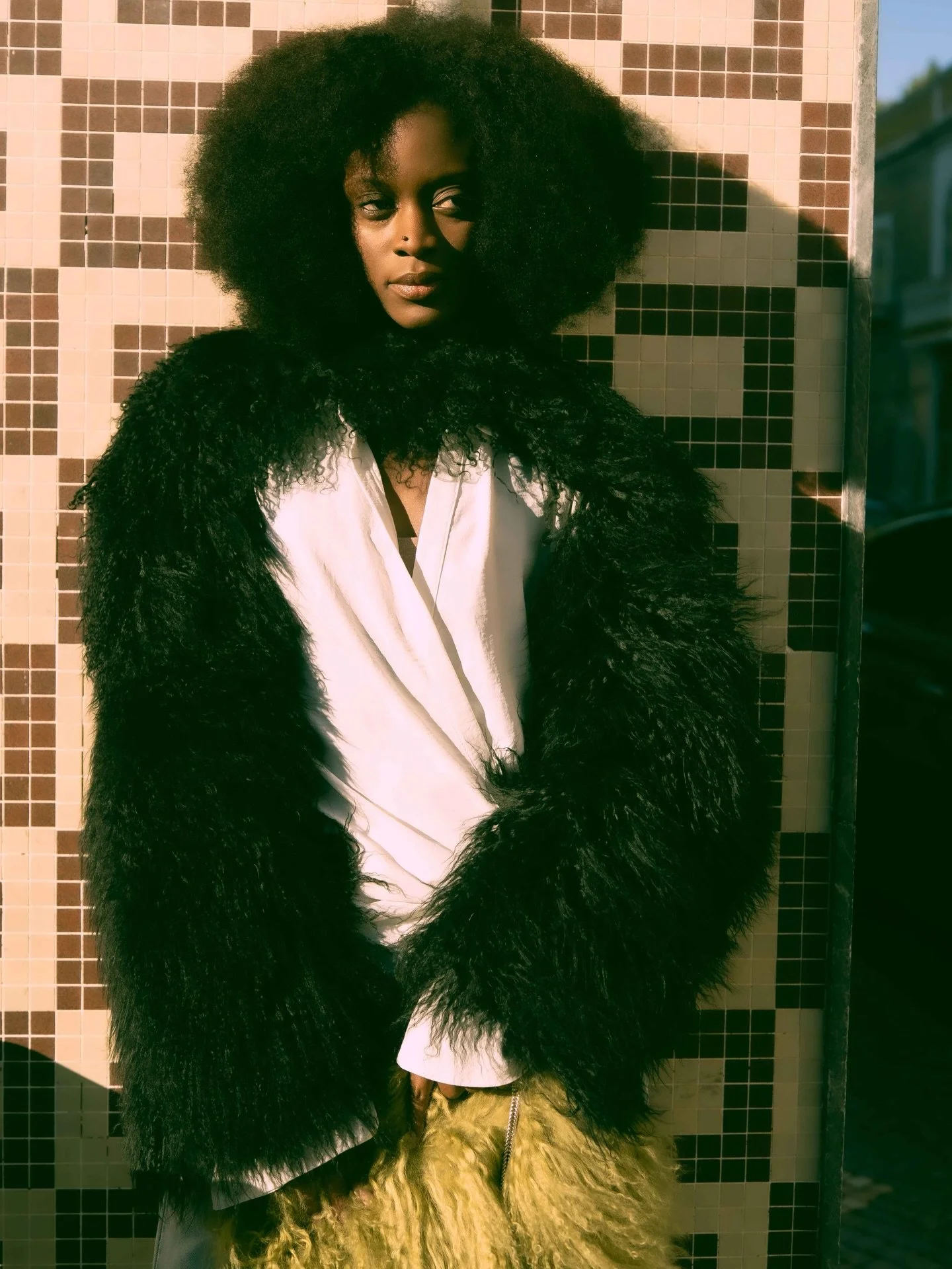 Just a couple of candids from our sensational shoot in the streets of Faro, Portugal. Take me back! 📸
Our brand new jet black Lamorna sleeves and Treen green bag are the fluffiessst 👀

All my love, Flo x

#shadedthelabel