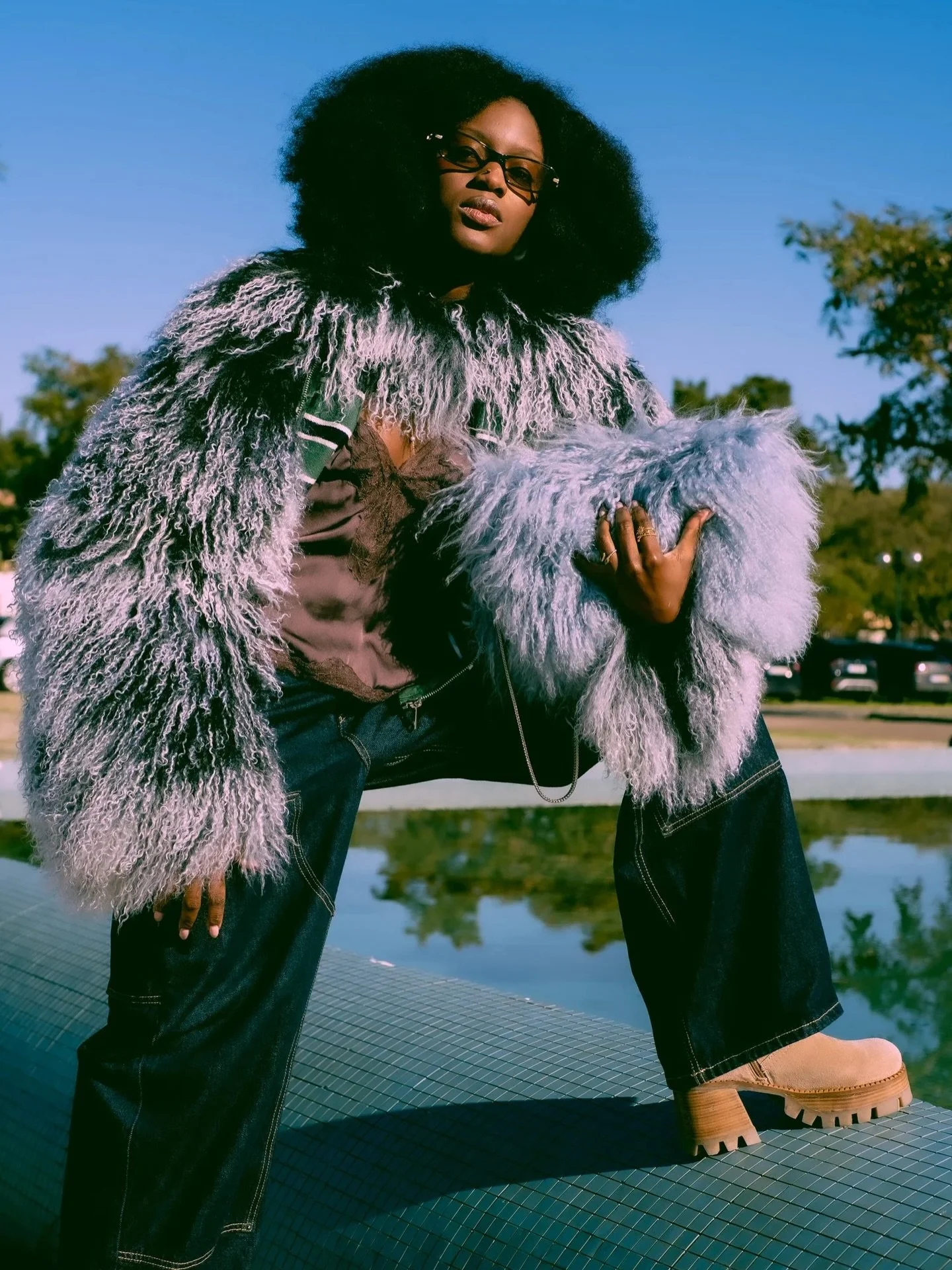 The perfect outfit doesn&rsquo;t exis&hellip;.👀 I&rsquo;ll be wearing my Mongolian fur for EVER! This is the perfect transitional piece into spring and summer (think of the festivals) 🤭 Because it&rsquo;s breathable but also stylish and warm in tha