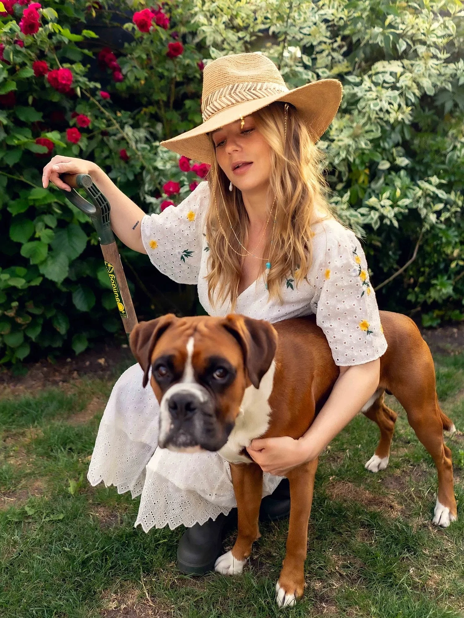 Gorgeous Sophie wears our Willowmere Natural Straw Fedora Hat and doesn&rsquo;t it look perfect for pottering around in the garden!🪴🪏Featuring Stanley the boxer- isn&rsquo;t he a beauty! 🐶