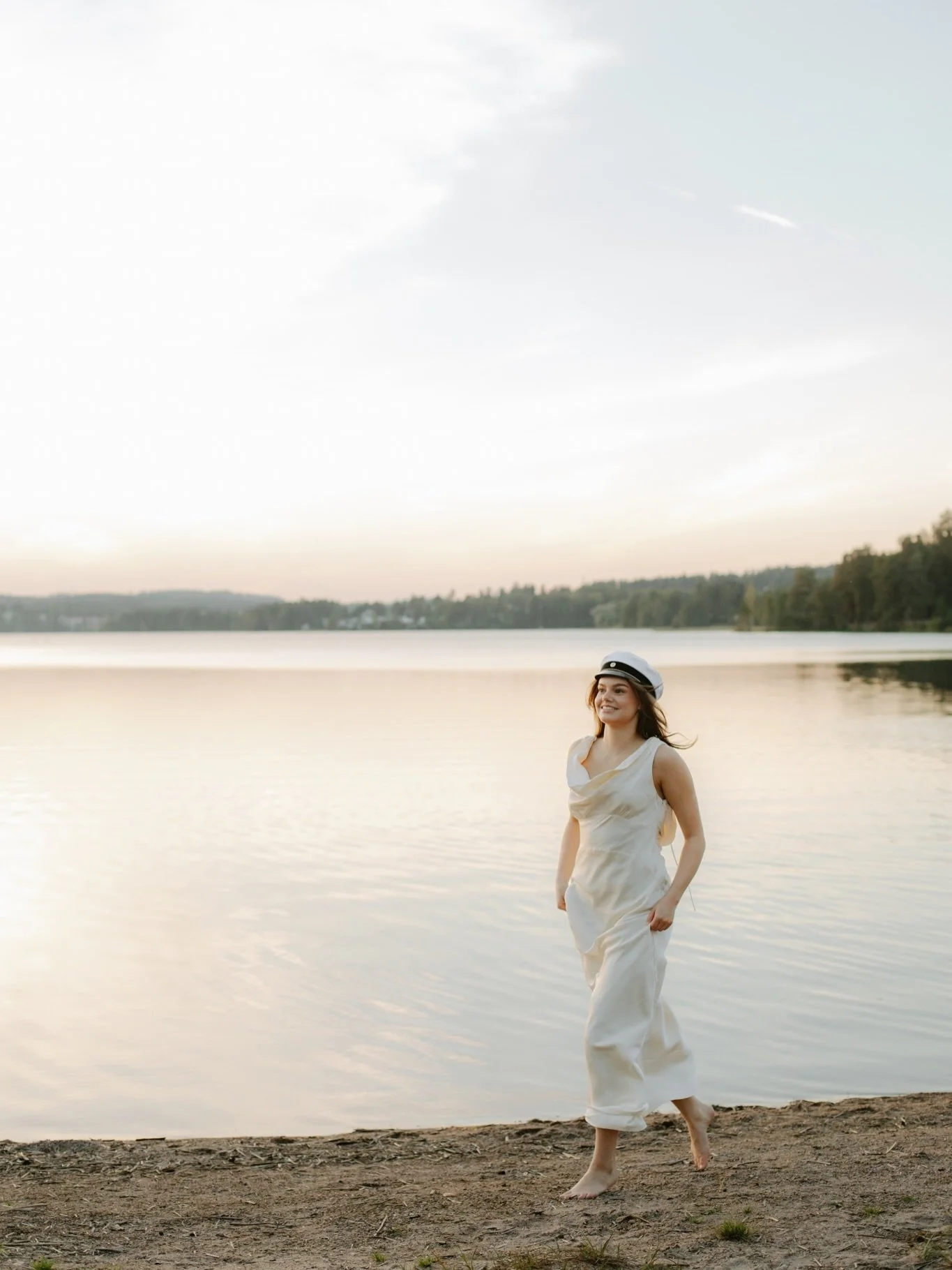 Joulukuu on upea juhlan kuukausi monelle! Paljon onnea valmistuville.🤍 

Jos toiveissasi on valmistumisen kunniaksi muistot kuvien merkeiss&auml;, laita viesti&auml;.💌

5 kuvatiedoston paketti / 250&euro;
10 kuvatiedoston paketti / 300&euro; 

#yli