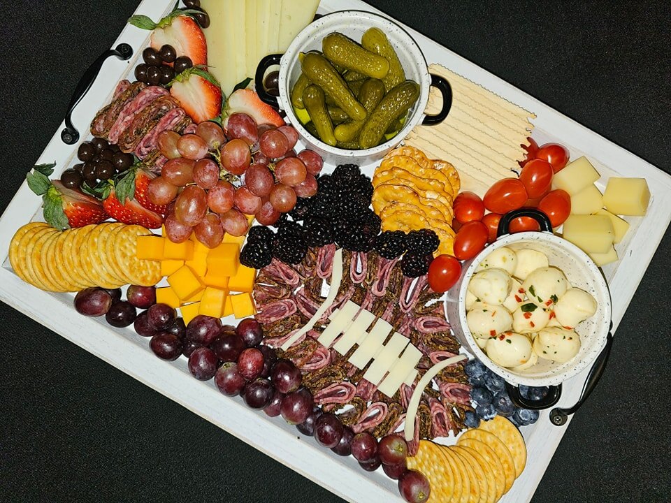 How is your Superbowl grub? On top of Ribs, Brisket Burnt Ends, Wings, Stuffed Skirt Steak, a few sides and salad, I used left overs from our Charcuterie Cups to make this cute board for the Family &hearts;️