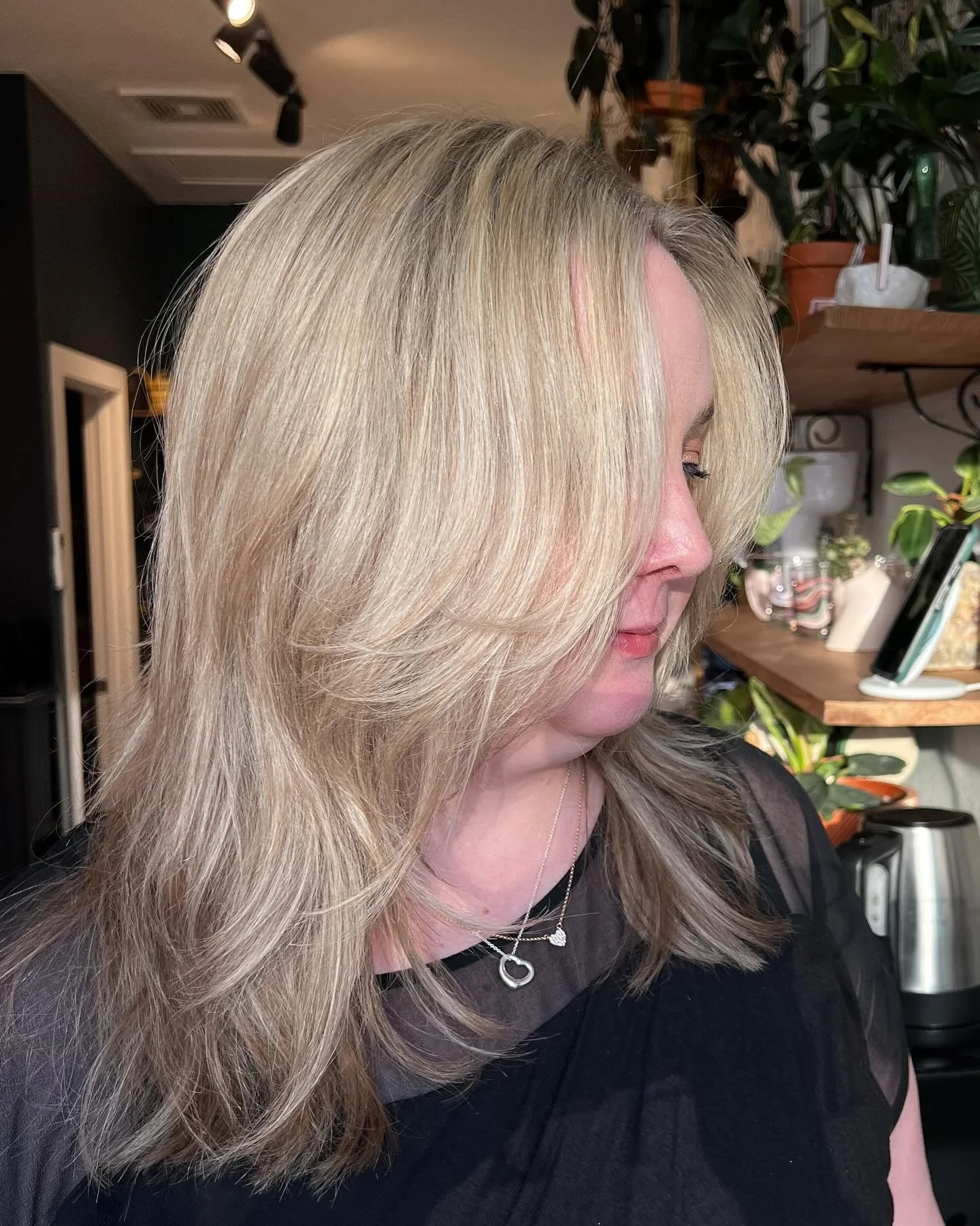 Sweet sunshine letting me snag all the golden hour photos these days. I can feel the warmth on back and I&rsquo;m loving this spring feeling. 🌸🌼🪻Thanks for keeping it bright! @watson0081 
#denver #denverblonde #denversalon #denverhair #denverhairs
