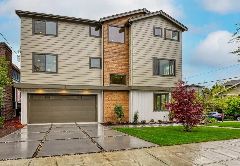 6802 Phinney Ave N 2 - Akasha Whoolery.jpg