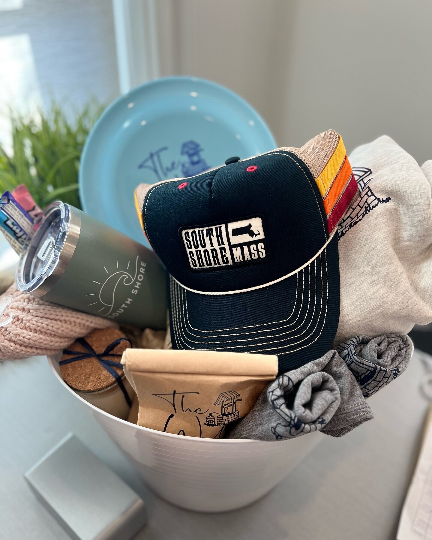 GIVEAWAY ALERT! 🌟 Embrace the cozy holiday  vibes with a fabulous gift basket from The Well! 🎁✨ Win a cute hat, mug, frisbee, some comfy clothes and more! 🧣🍬☕

To enter:
1️⃣ Like this post ❤️
2️⃣ Follow @melissamcnamararealtor and @thewellnorwell