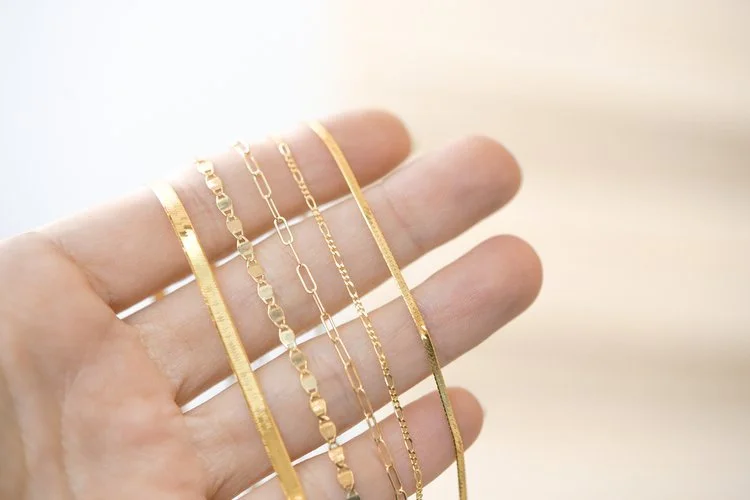 Emi Grannis-Delicate Figaro Chain-Famm.jpeg