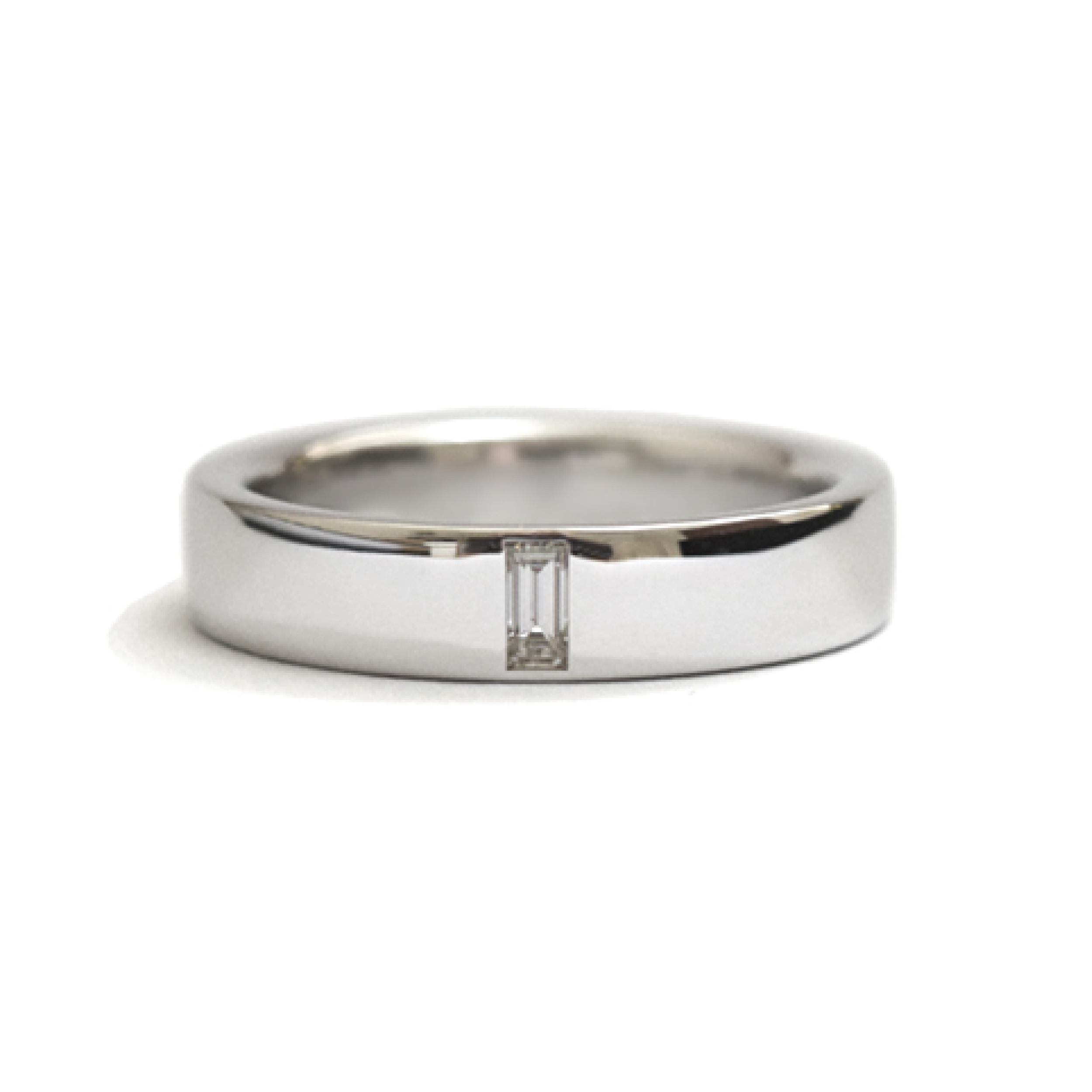 Woolton and Hewitt-Engagement Ring Solitaire Baguette Diamond-Famm.png