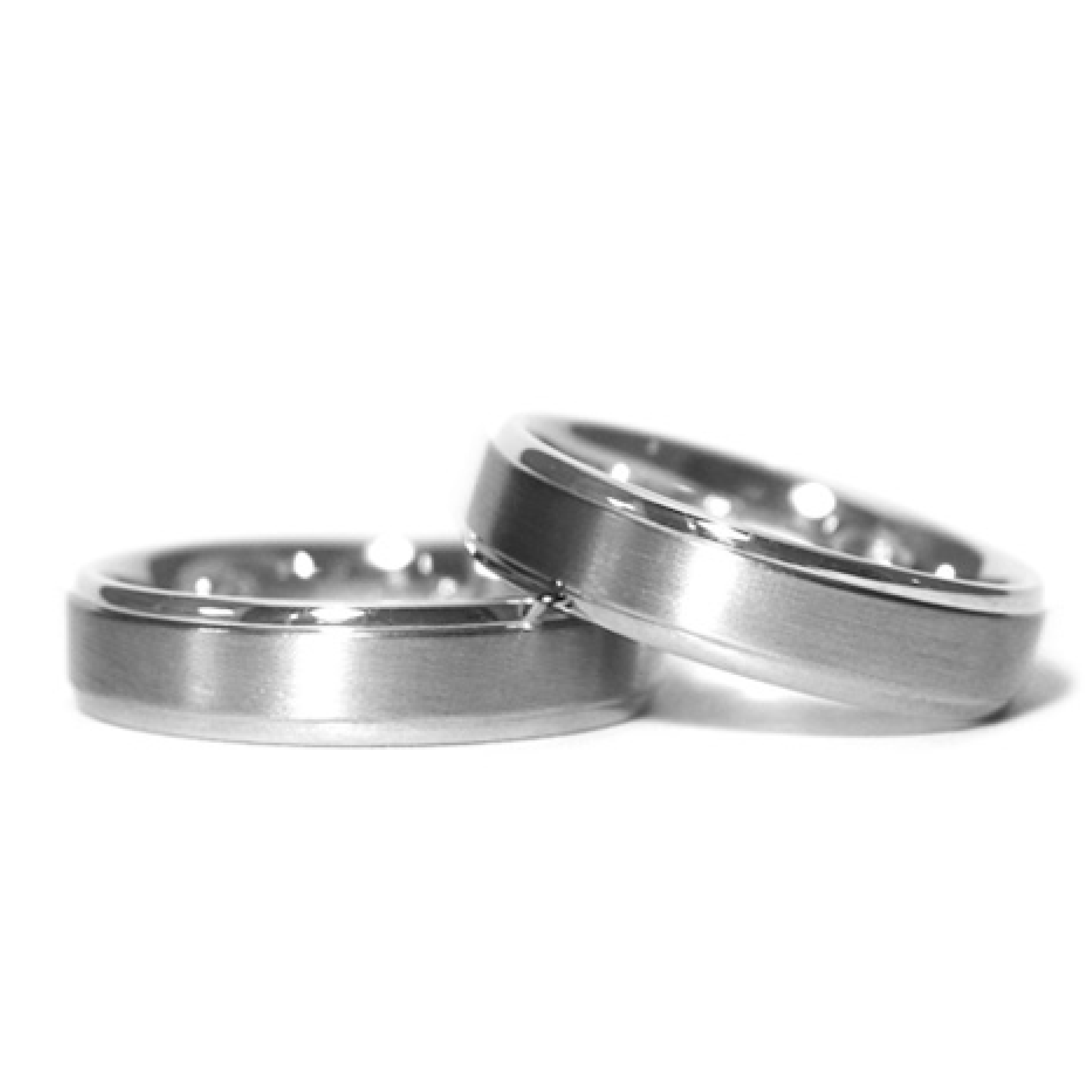 Woolton and Hewitt-5.5mm Dual Finish Wedding Ring-Famm.png