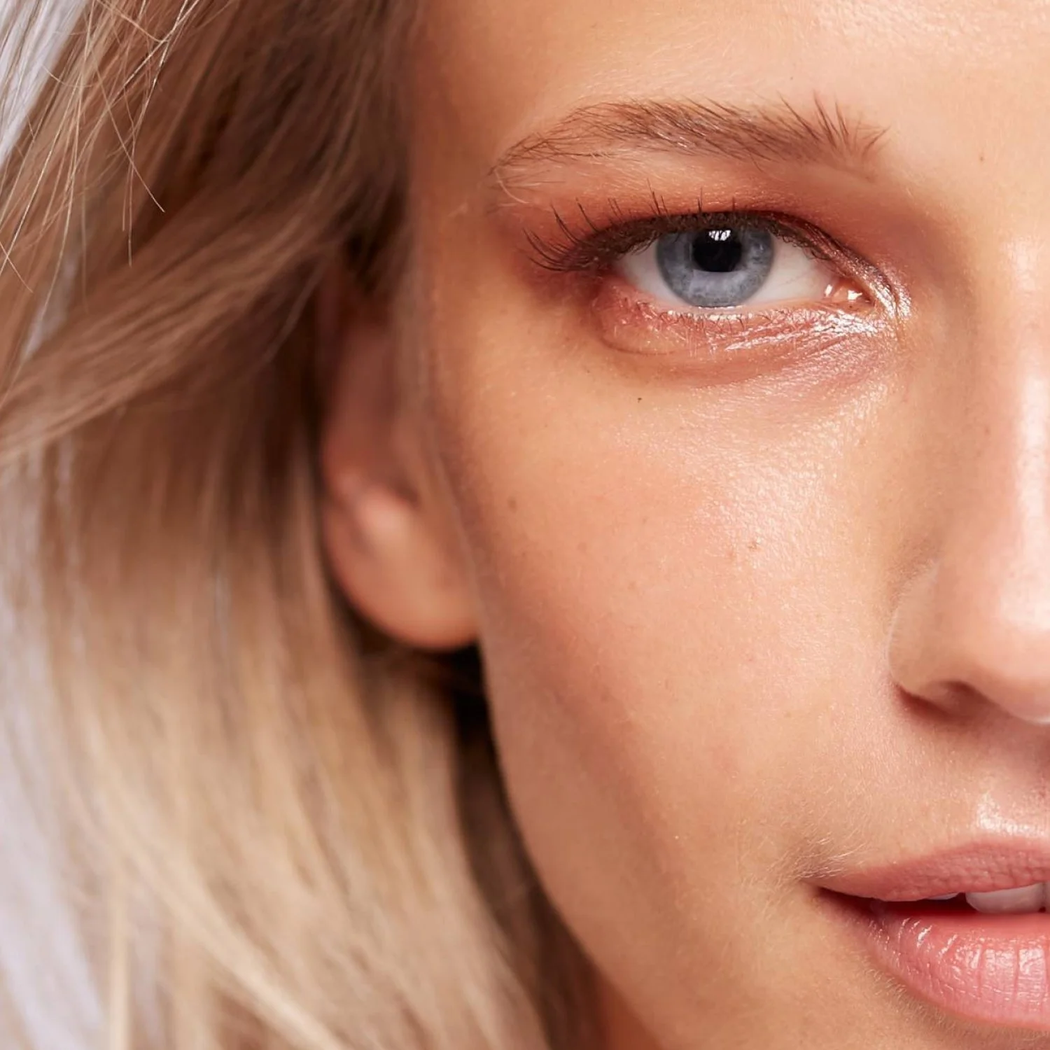 Loveseen-Iris Light Brown Lashes-Famm.jpg