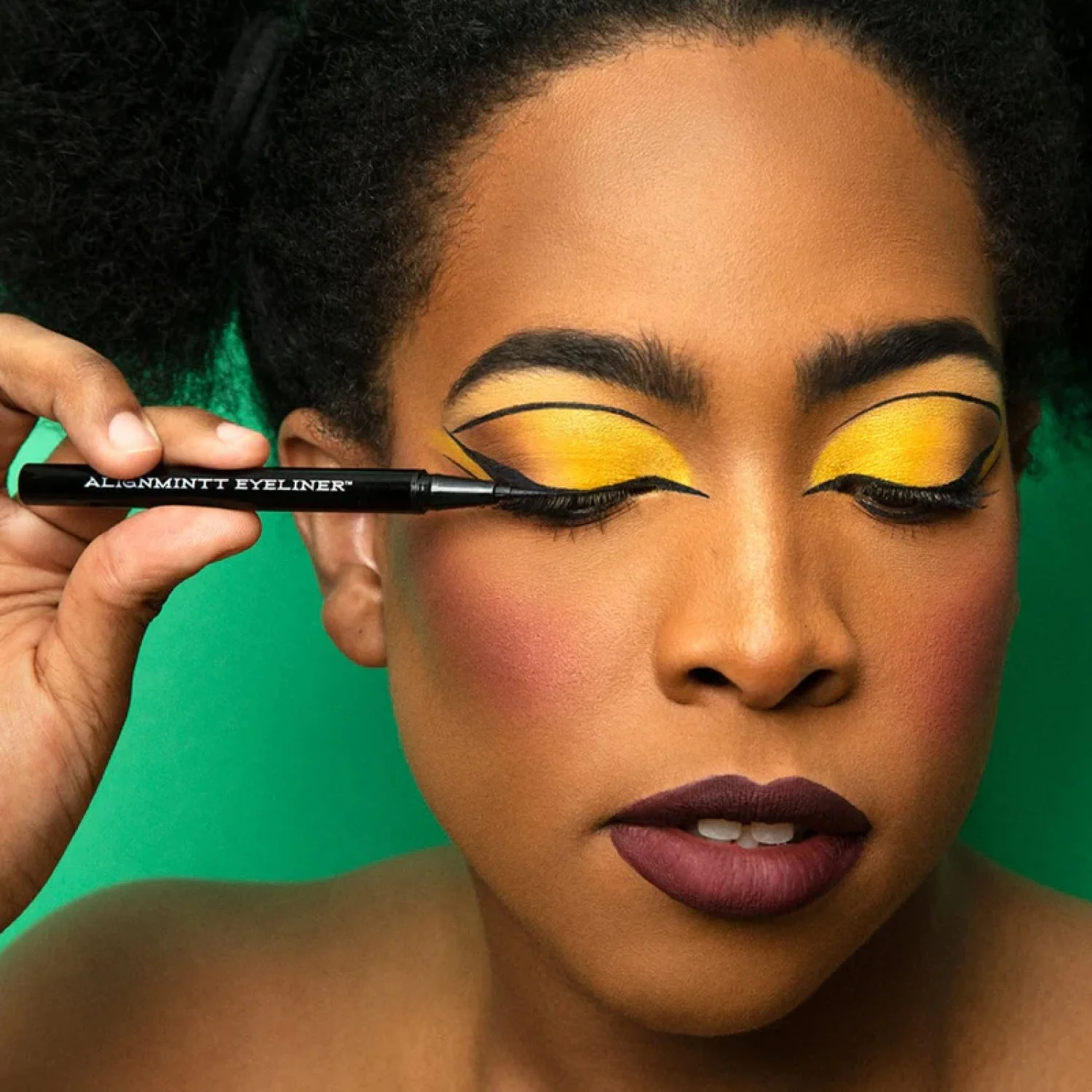 Mintty Makeup-Alignmintt Eyeliner-Famm.jpg