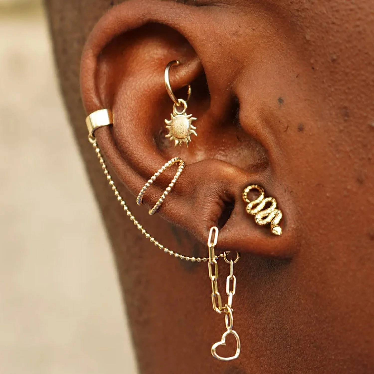 AutomicGold-Thick Cuff With Chain-Famm.jpg