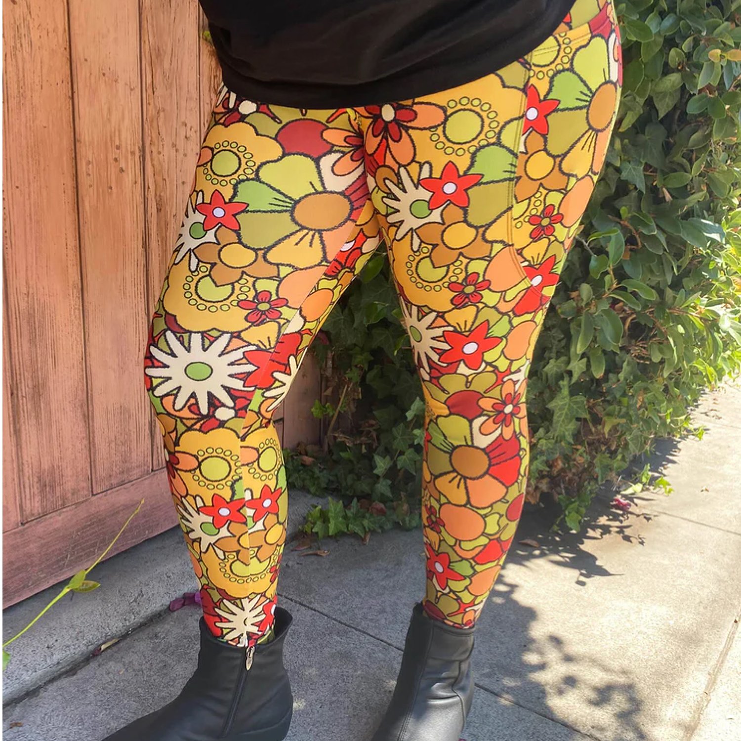 Soft Core-Groovy Floral Crossover Leggings With Pockets-Famm.jpg