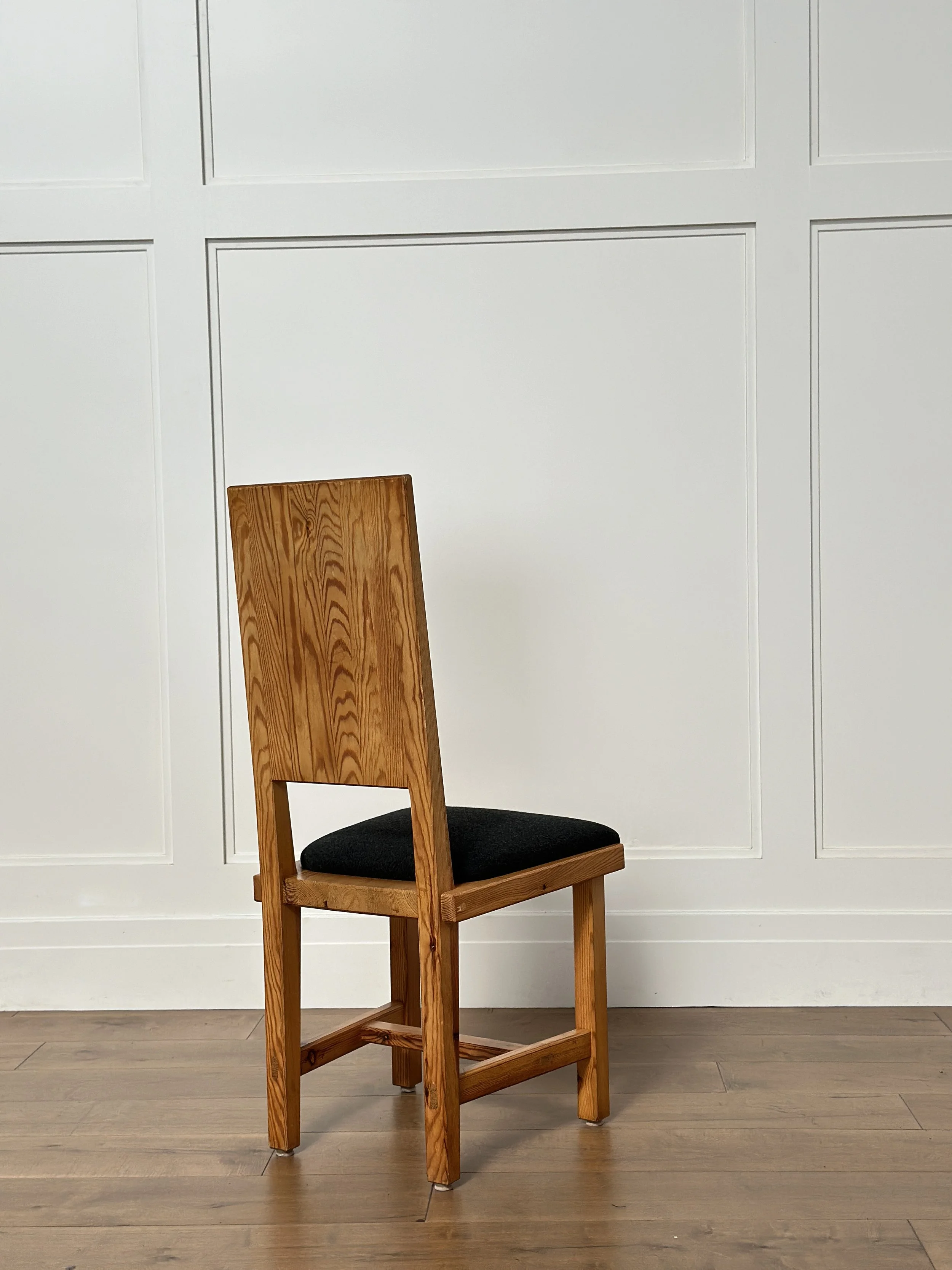 Six Pine Dining Chairs by Göran Malmvall, Sweden 1950s — Galerie Provenance  Mid-century design Europe Artifacts Los Angeles, CA