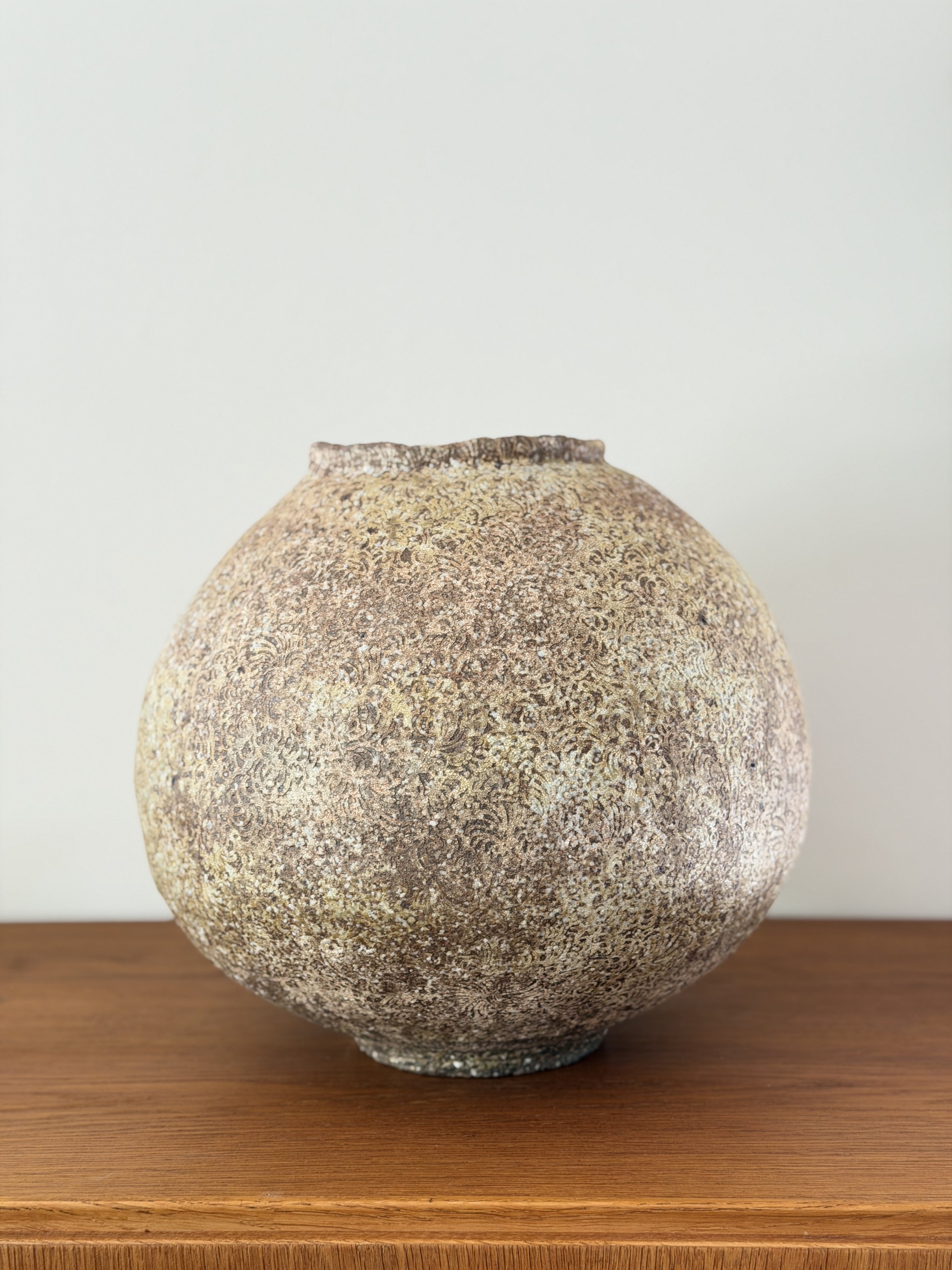 Beige Slip Pattern Tsubo