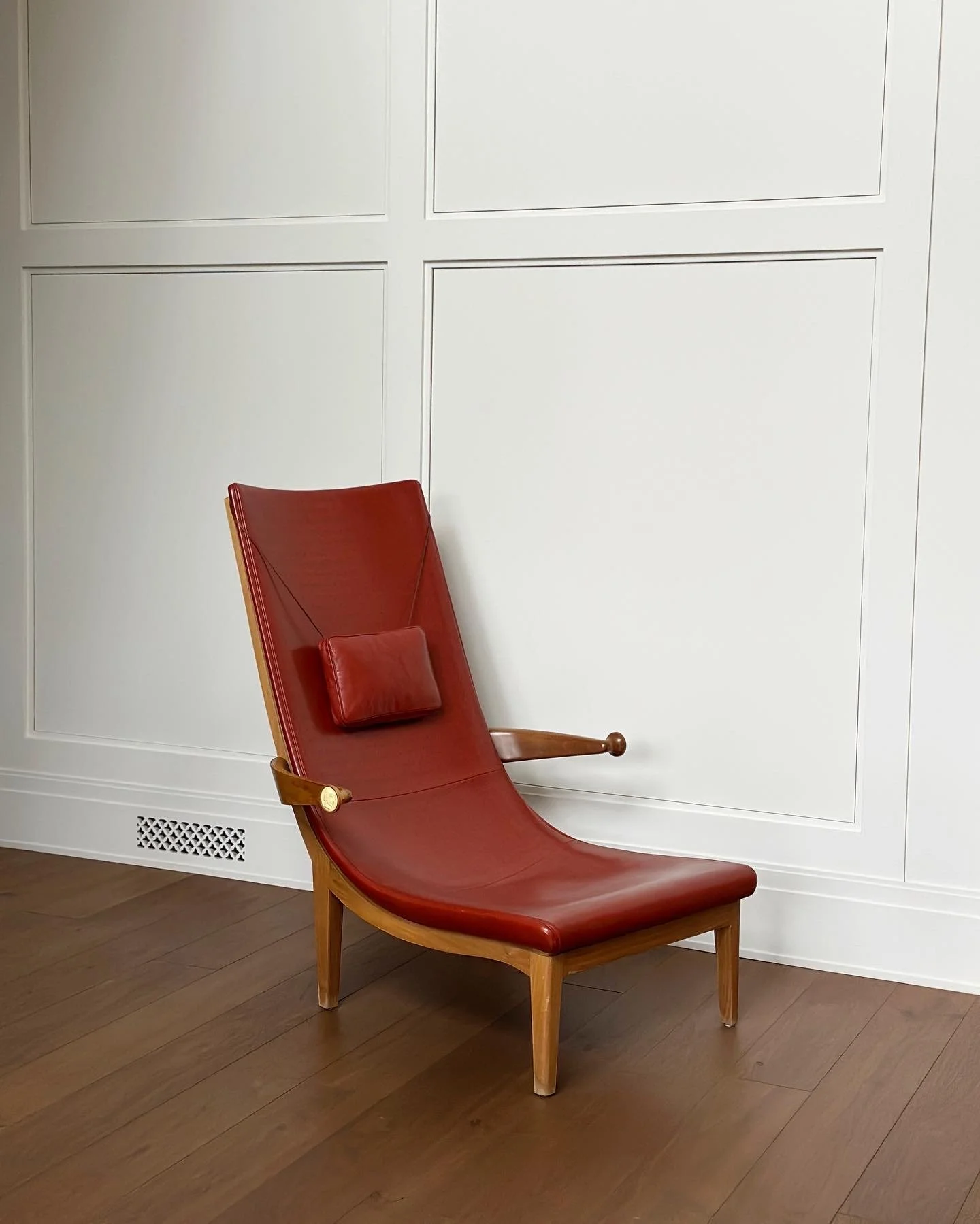 Rare 'Senna' Chair Armchair by Gunnar Asplund in Walnut, Leather and Resin, Stamped with 'Cassina' and '0056' 1983