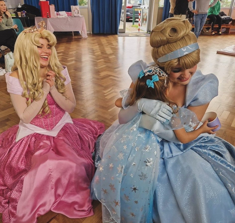 It&rsquo;s hug a friend Friday here at MPP! 🤗
Invite one of our princesses to your party or event, whatever the celebration! click the link in our bio to access our website, events or booking form or any questions you can always pop us a message💖