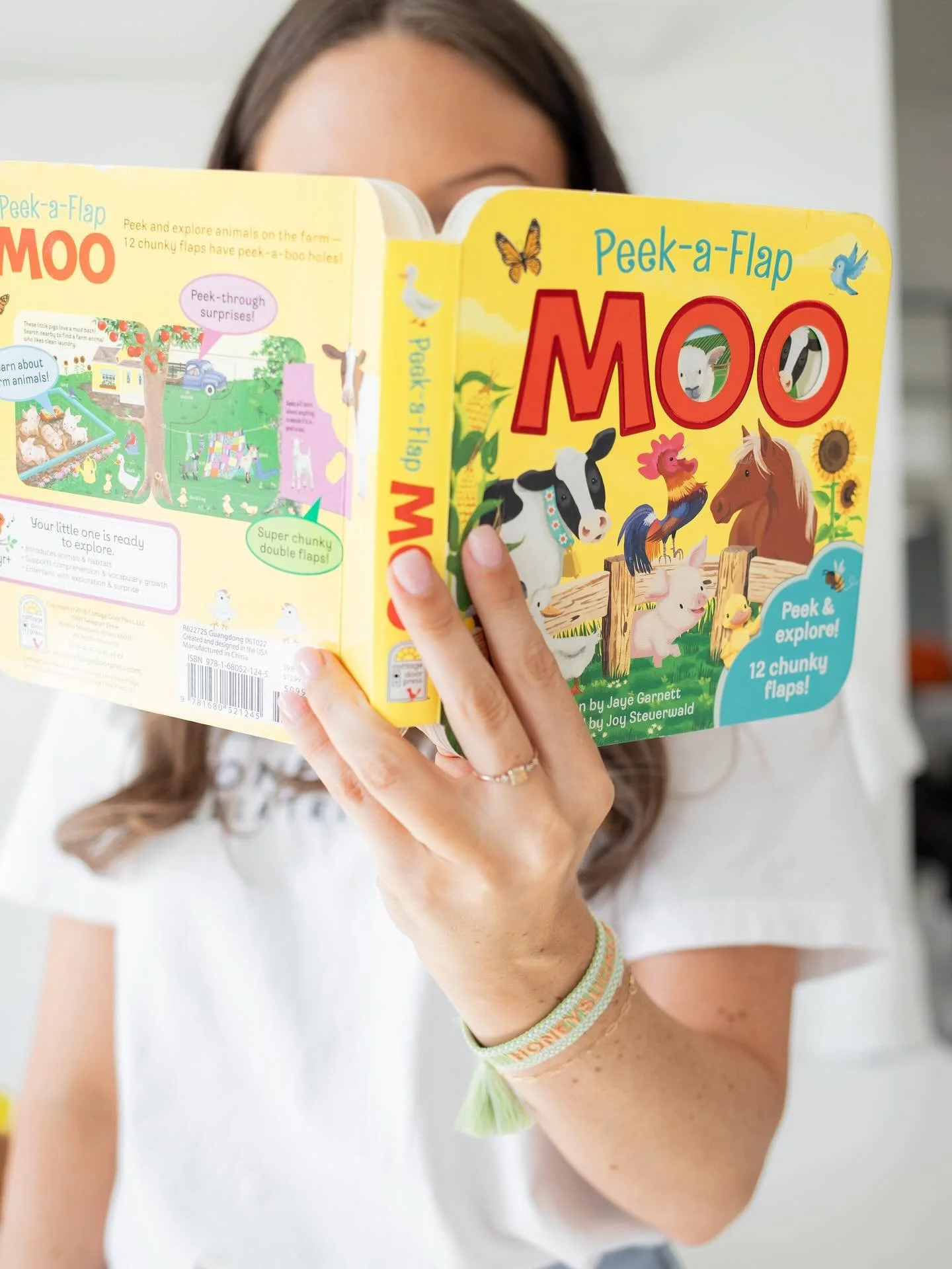 Books 📚 My favorite way to target all of a child&rsquo;s goals at once. You can work on language without reading the words, or make up your own story to follow the pictures. I could use the same book in 10 different sessions, 10 different ways. #slp