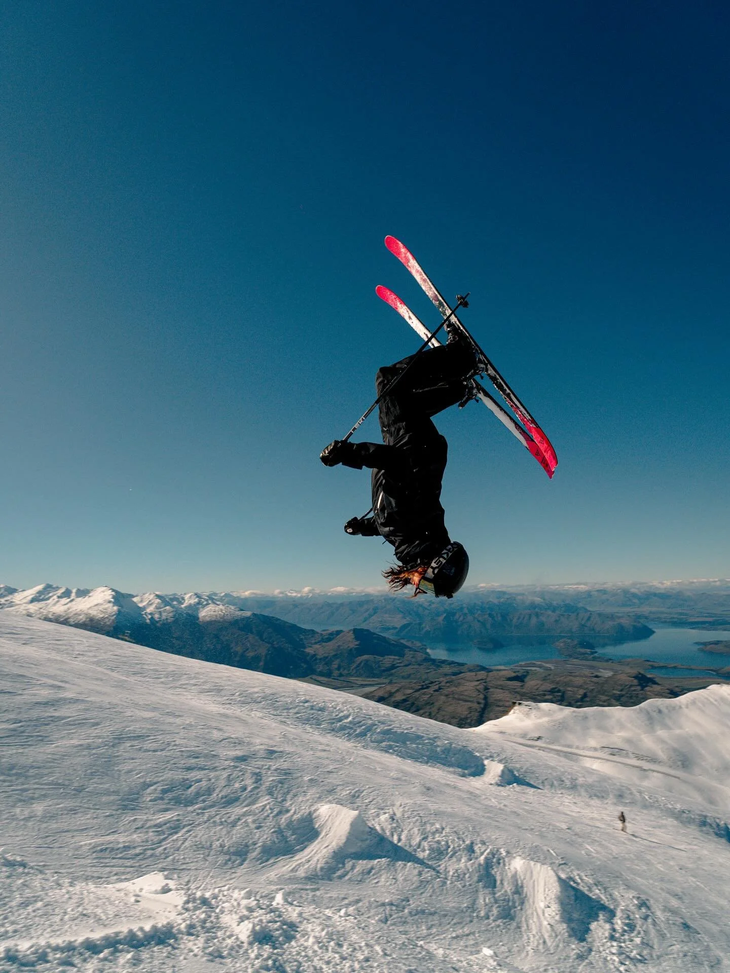 Blue skies, backflips, and an epic view.
Who’s getting out there this weekend? 👀❄️
🎿 @harrietlucas
📸 @will.barron
.
.
.
.
#drippingbowl #wholefood #wanaka #wanakanz #skiing #winter #winternz #lovewanaka #wanakaeats #foodtruck #ski