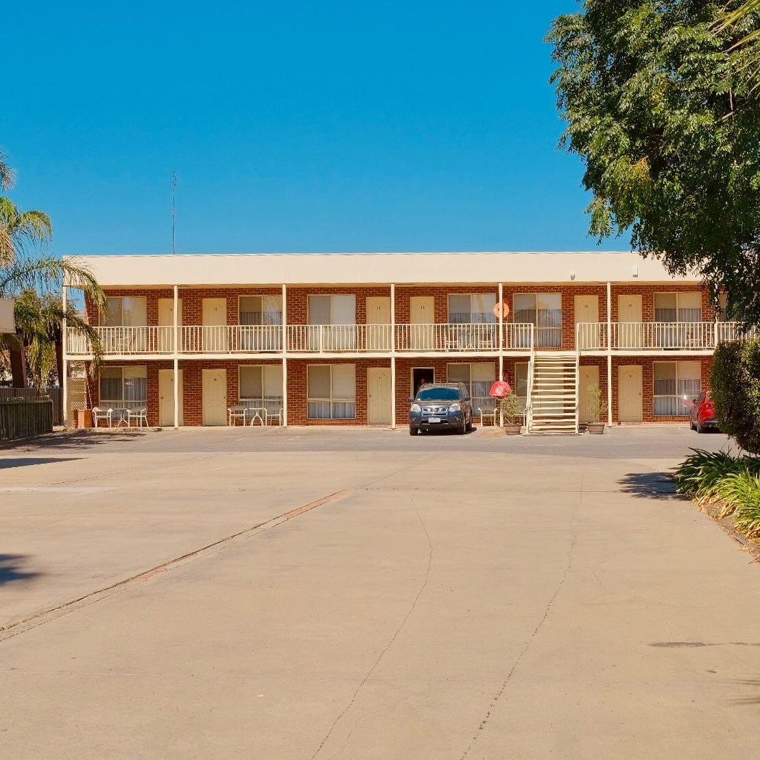 Did you know? The Moama Motel is part of the @borderinnhotel! 
Located across the road from the pub, it offers great value motel accommodation and a fab pool. 
Ask us about booking your next family or mates trip - check it out on the Border Inn websi