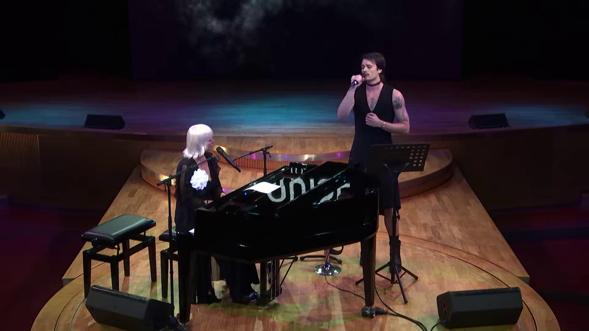 Live on board AIDAblu with Louise du Toit