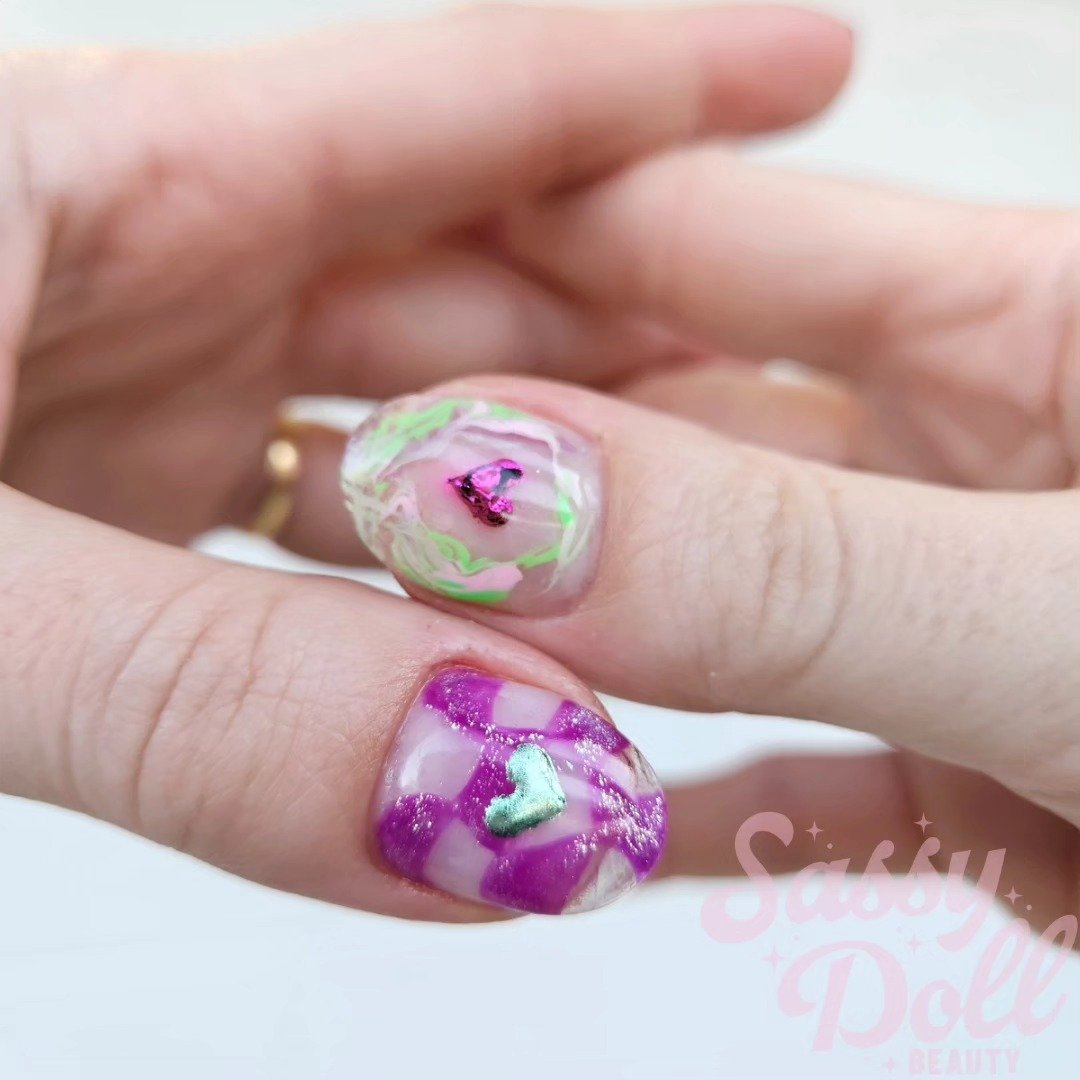 ✨️I do my own nails to look cute and have an excuse to be at work longer😄✨️
.
.
.
.
Kokoist Gels are a brand of high quality, durable, semi-hard soak off gels (true gels) that gives the nails a natural, long lasting finish that suits all clients&rsq