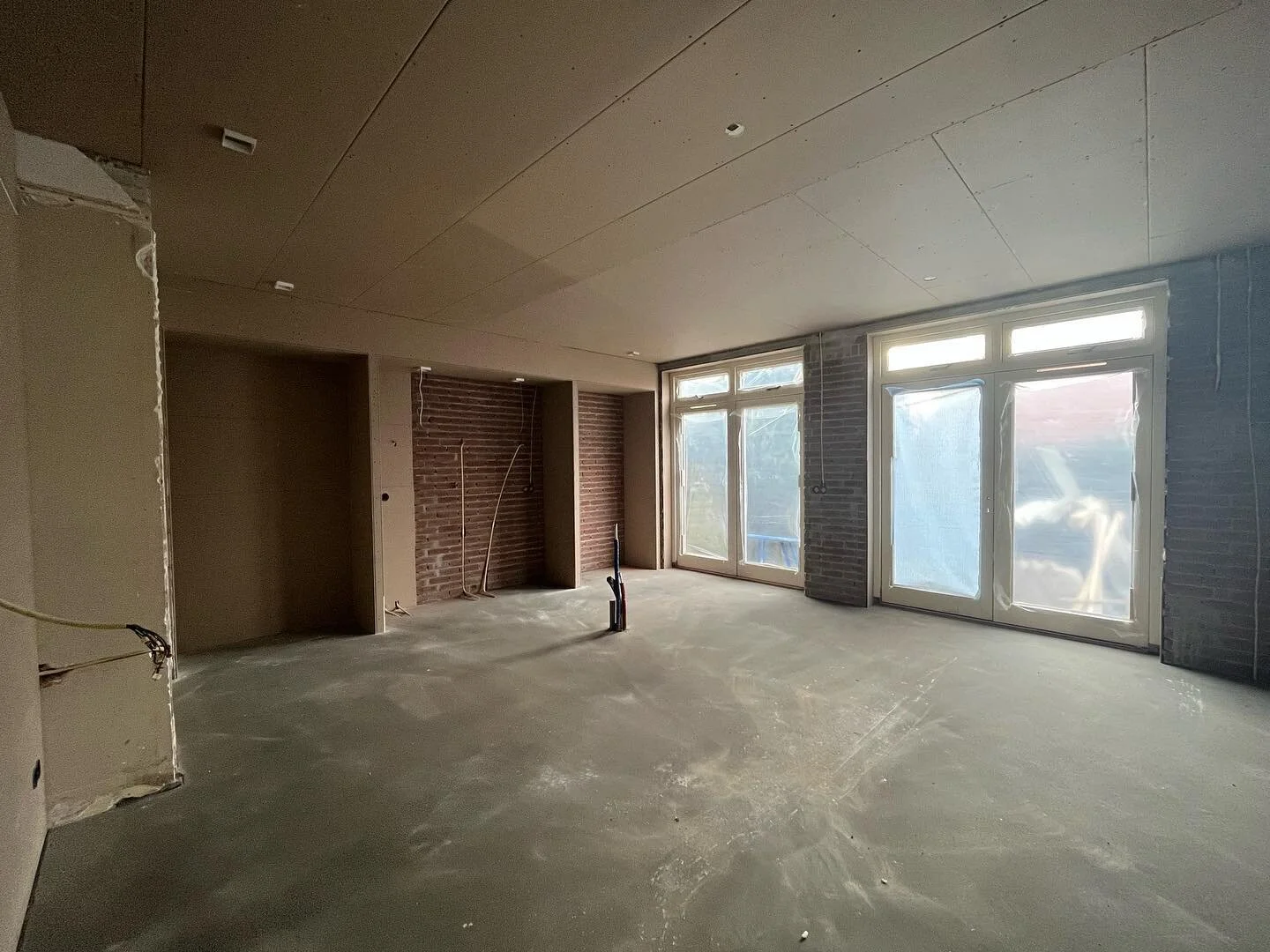 Stuc klaar voor het weekend!
#verbouwen #renoveren #nieuwekeukenkomteraan #woonkamer #opruimen #bussum #naarden #hetgooi 
.
.
Geniet van het weekend